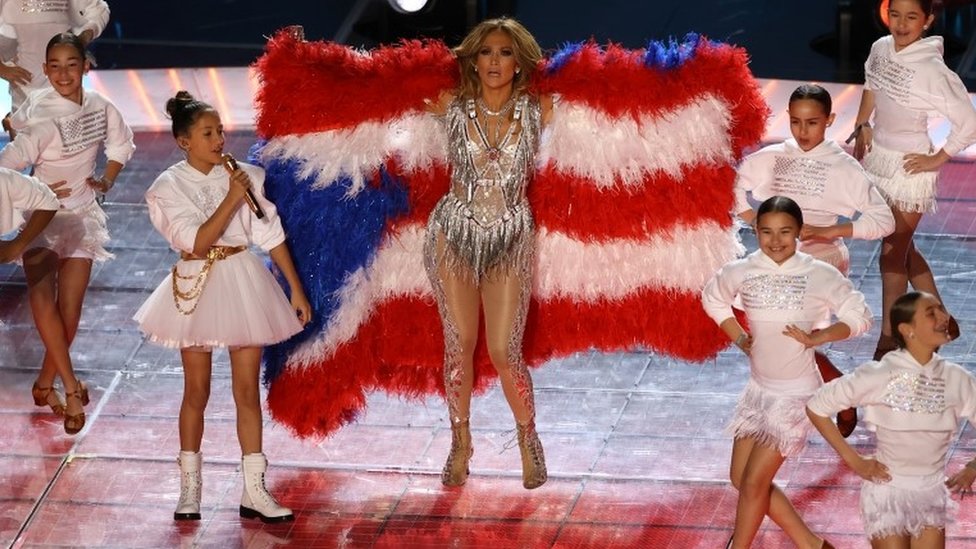 J. Lo mostró la bandera de Puerto Rico al mismo tiempo que su hija cantaba Born In The USA.