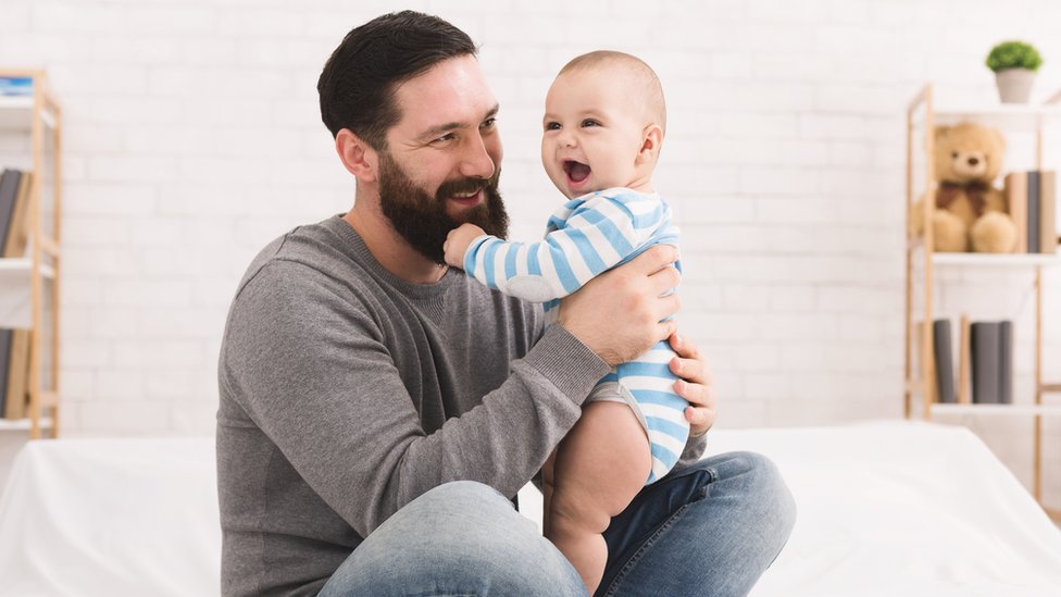 En América Latina son 16 los países que tienen licencia paternal, que van desde los 2 días hasta los 14.