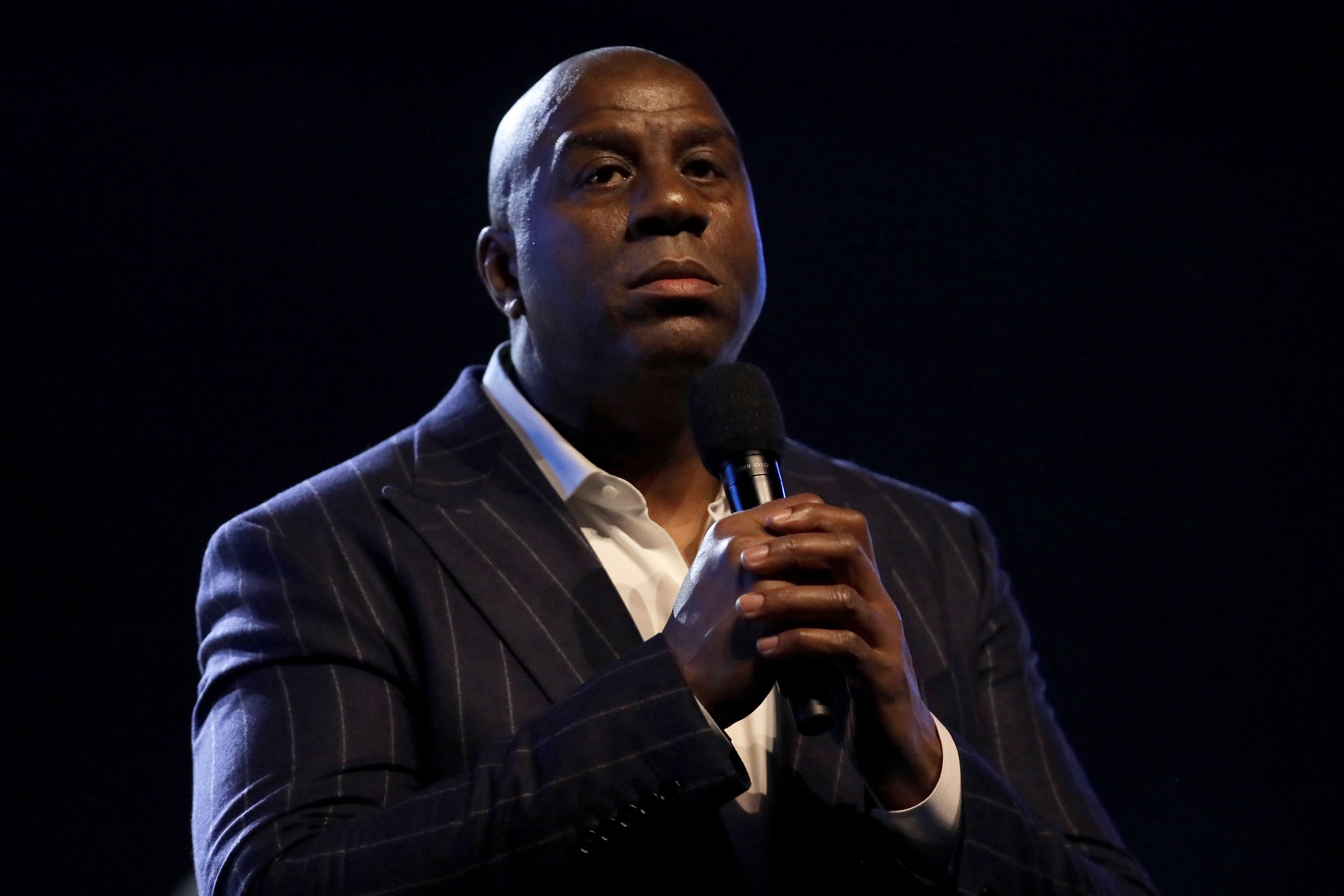 Magic Johnson mostró su tristeza por Kobe Bryant. (Foto Prensa Libre: AFP )