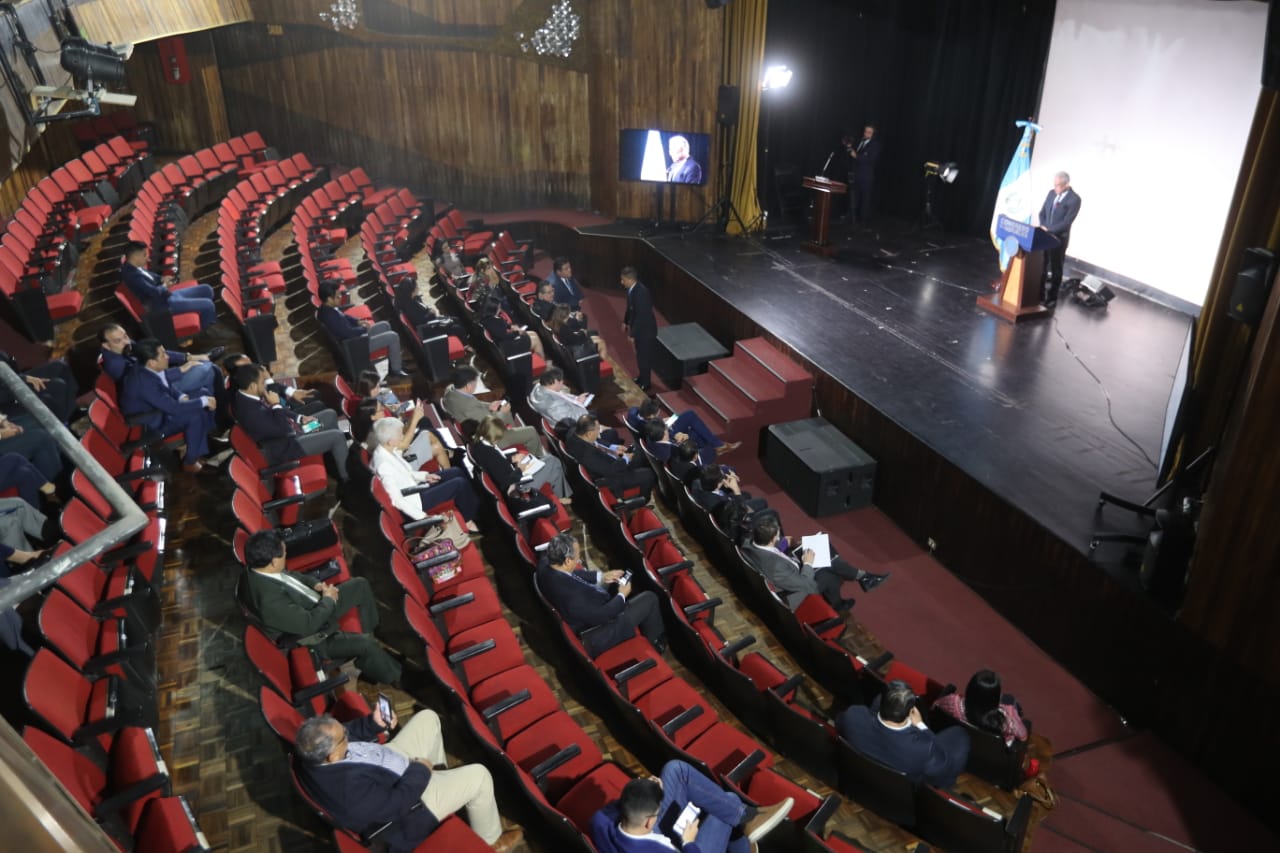 Al menos 50 diputados asistieron a la convocatoria que hizo el Congreso para que los diputados conocieran a los candidatos a magistrados y escucharan su trayectoria profesional. (Foto Prensa Libre: Érick Ávila)