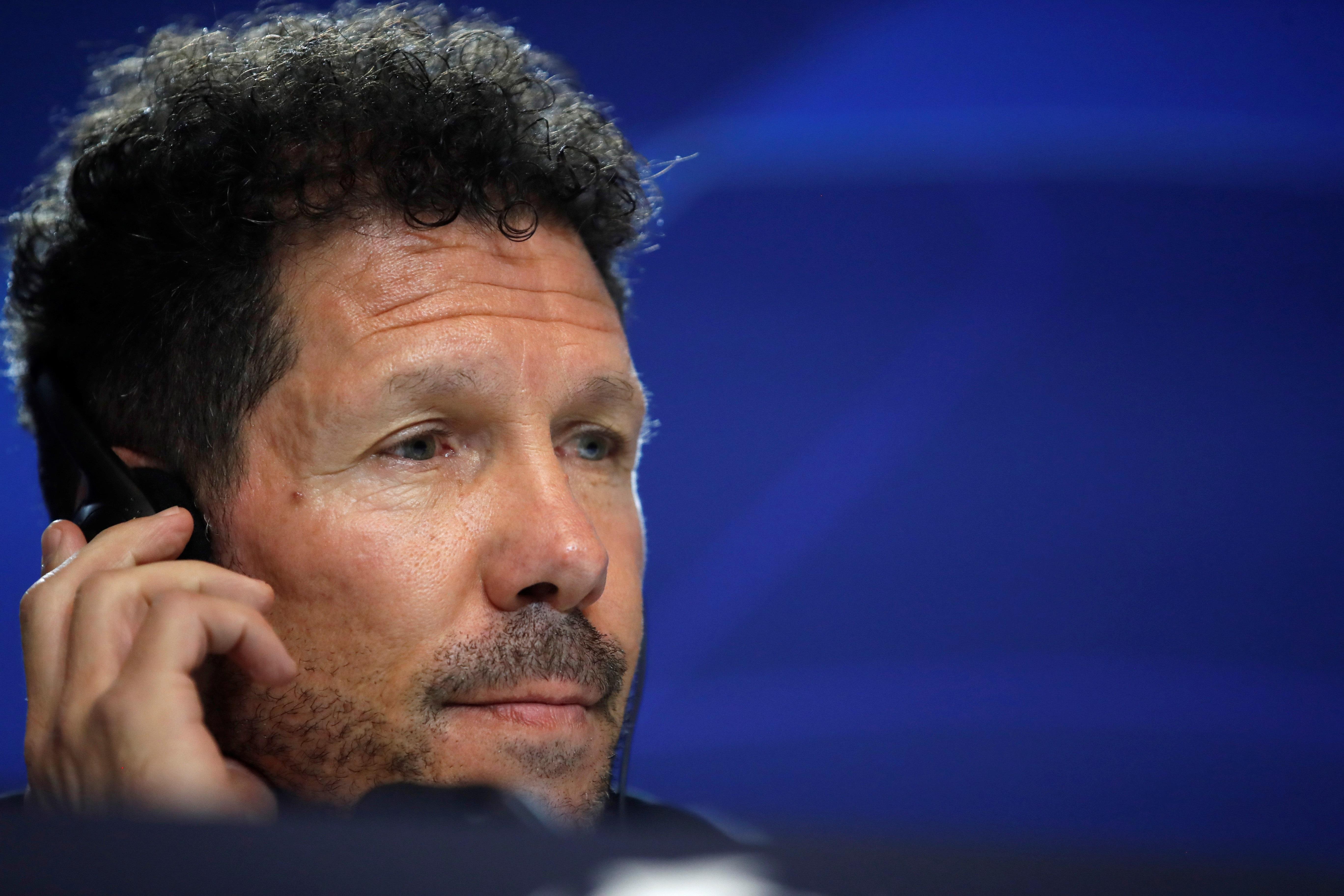 El técnico Diego Simeone a la lucha para contener el coronavirus. (Foto Prensa Libre: EFE)