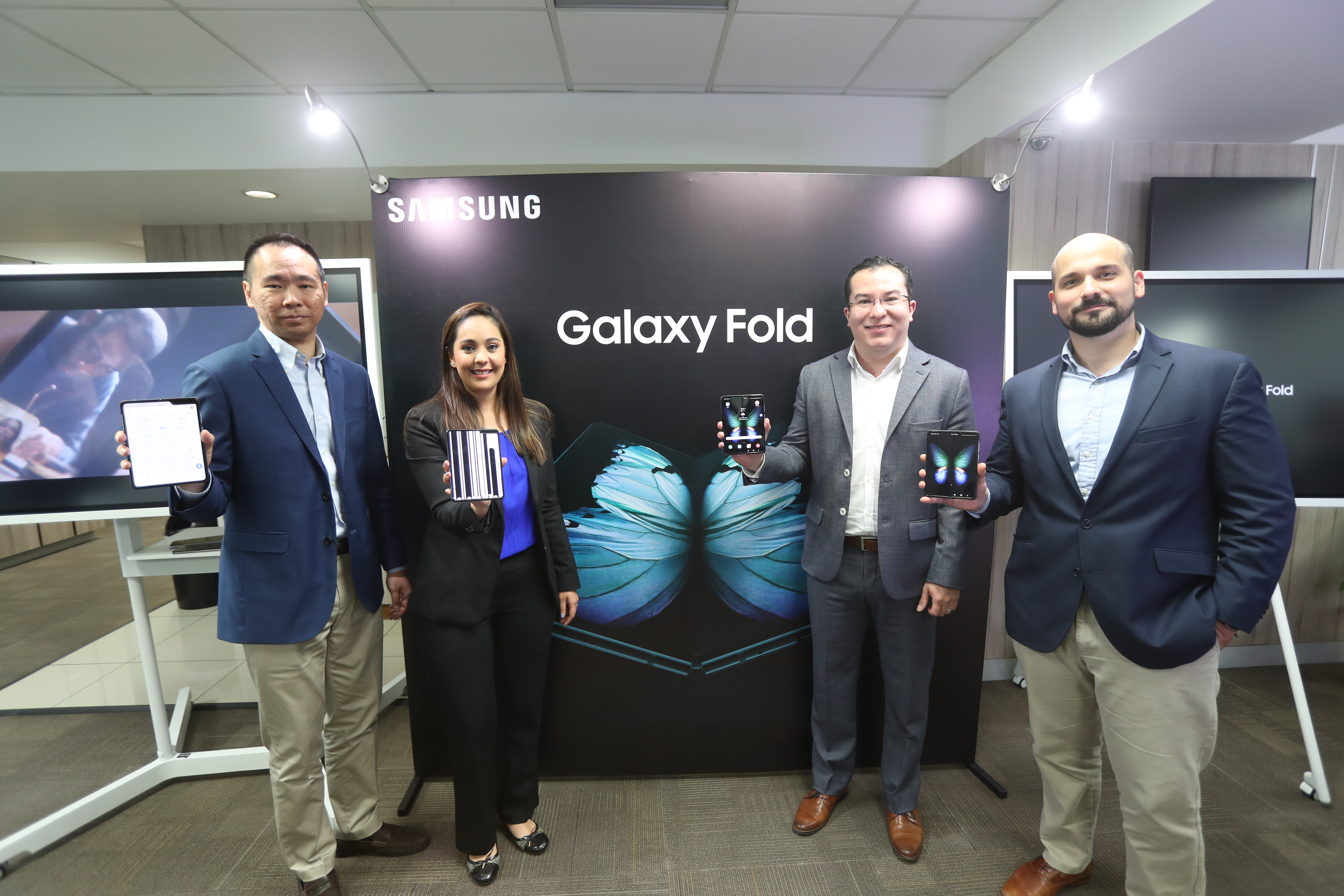  En la primera preventa se agotaron las unidades del Samsung Galaxy Fold. Foto Prensa Libre: Norvin Mendoza