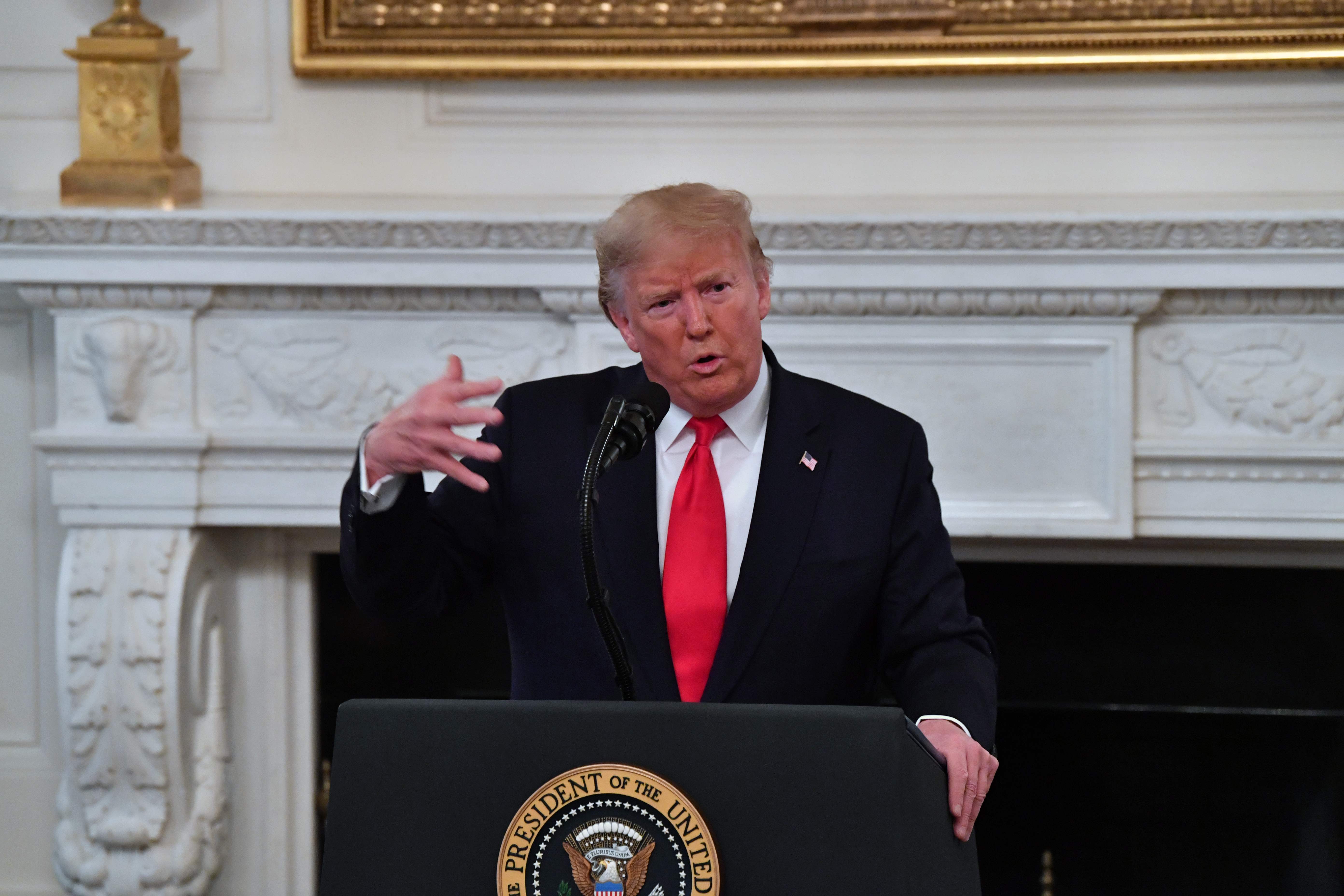 Donald Trump durante una conferencia en la Casa Blanca este 10 de febrero. (Foto Prensa Libre: AFP)