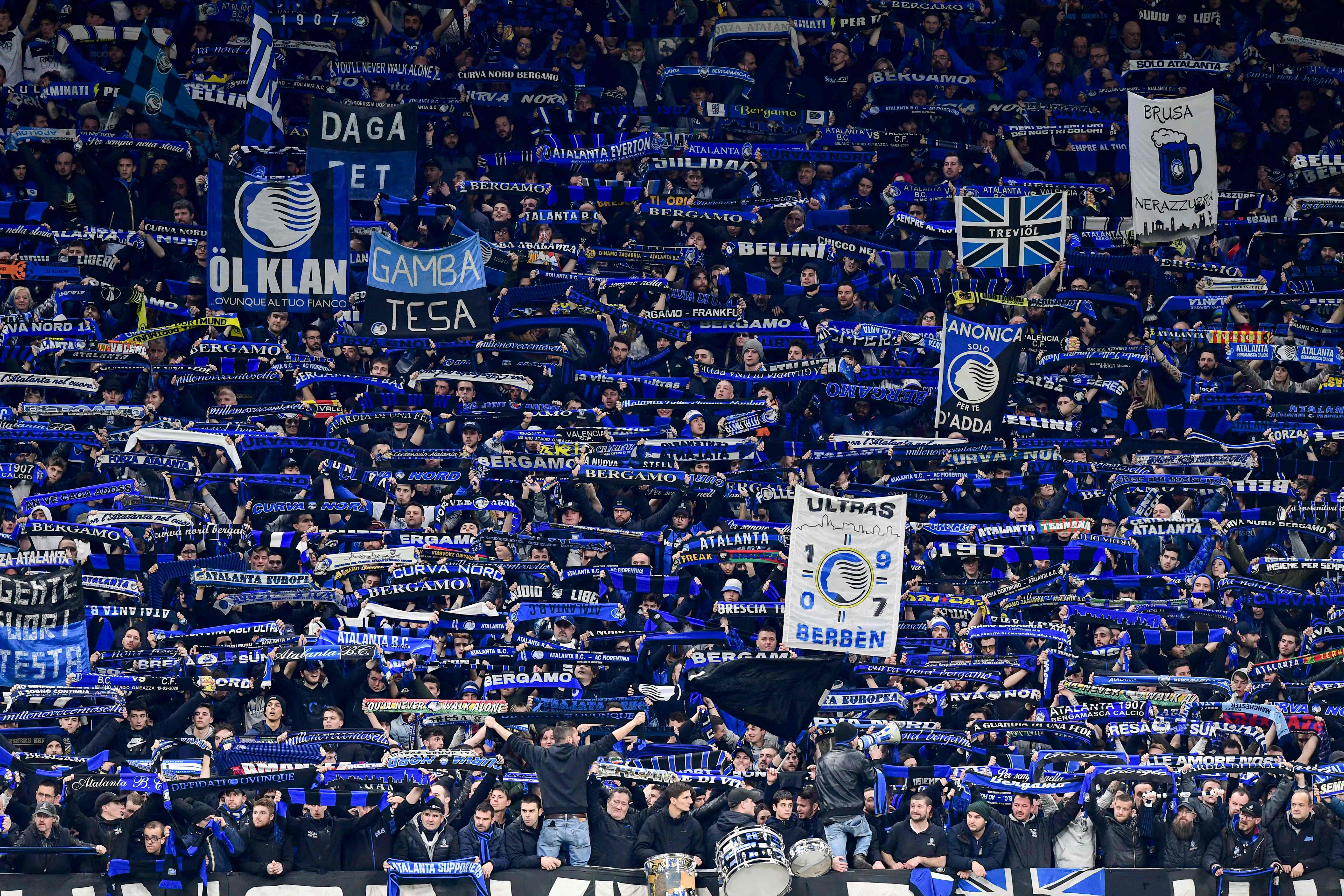 Atalanta contra el Valencia en la ronda de octavos de final de la Champions League. (Foto Prensa Libre: AFP)