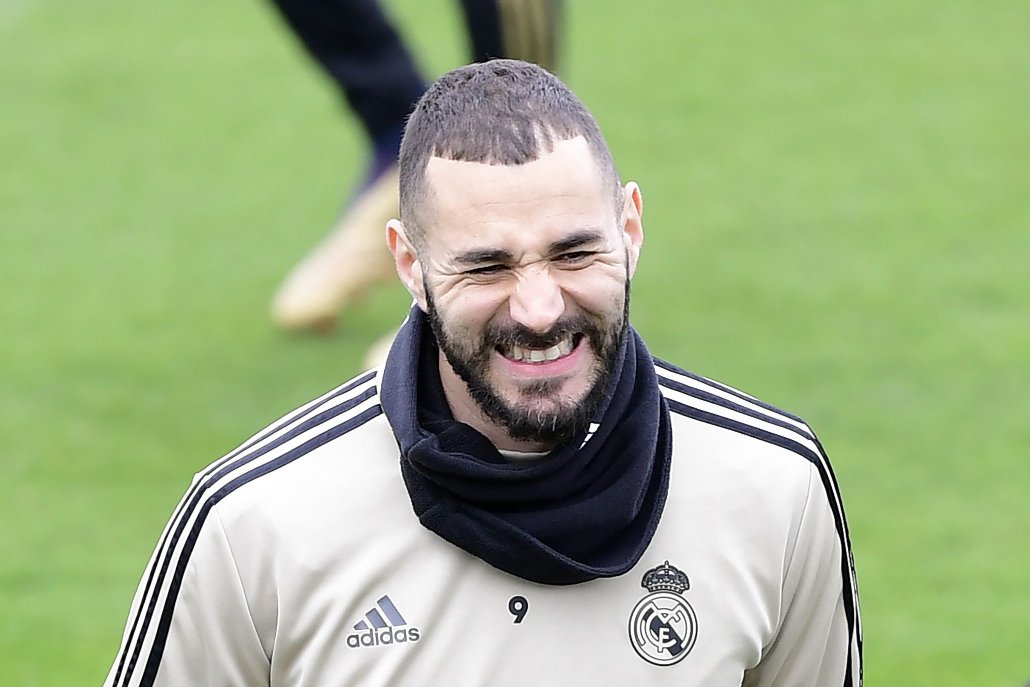 Karim Benzema captado en un entrenamiento con su equipo, el Real Madrid (Photo by JAVIER SORIANO / AFP)