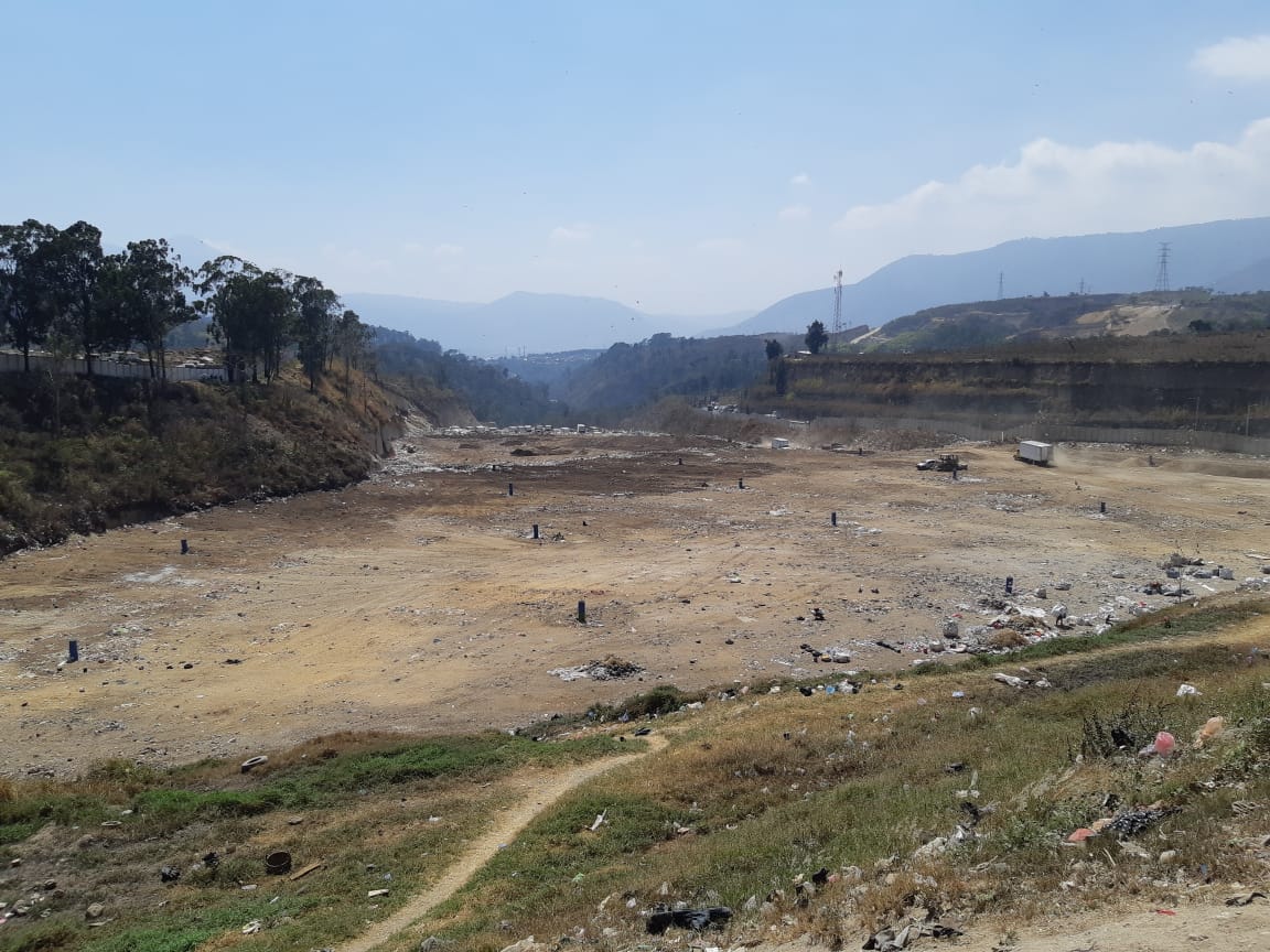 
El vertedero de Amsa, ubicado en el km 22 de la ruta al Pacífico, ha superado su capacidad, por lo que autoridades anuncian su cierre técnico. (Foto Prensa Libre: Julio Sicán)
