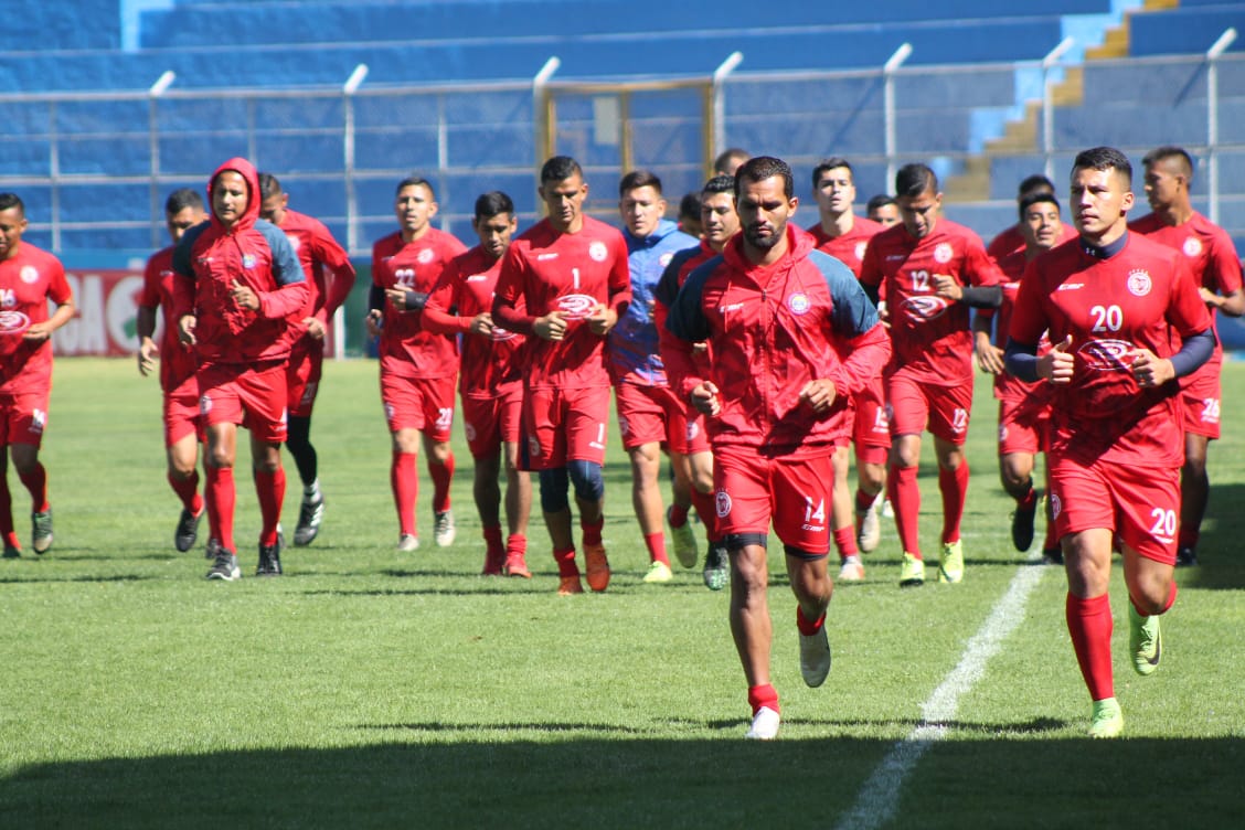 El técnico guatemalteco Walter Claverí quiere ser campeón y ha llevado varios jugadores para reforzar al plantel  (Foto Prensa Libre: Raúl Juárez)