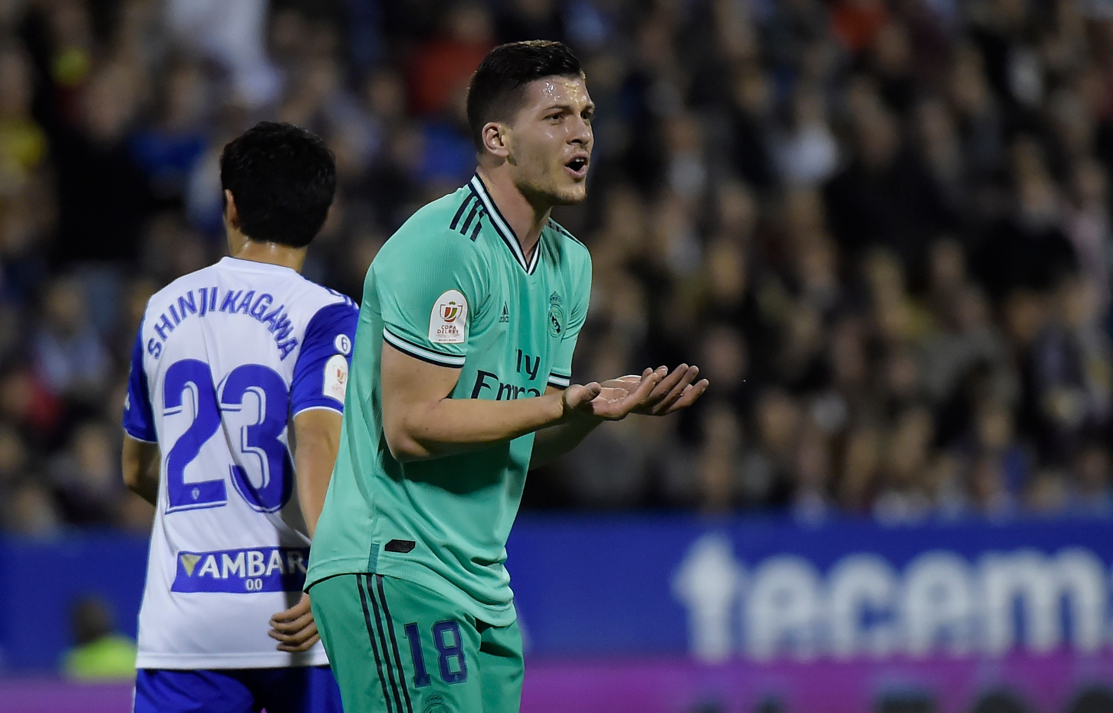 Jovic, jugador del Real Madrid, espera levantar su nivel. (Foto Prensa Libre: AFP)