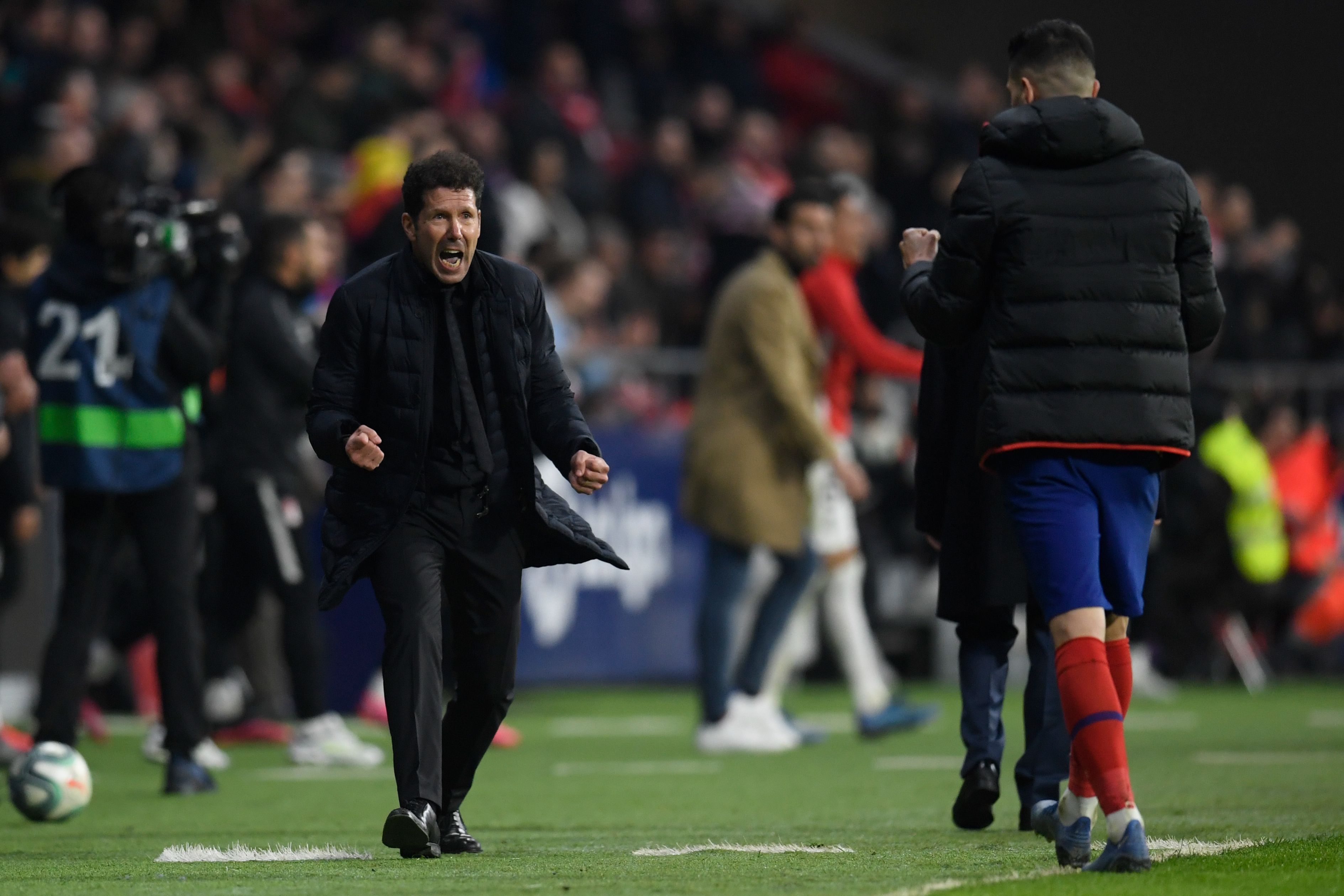 Diego Simeone, durante el partido de este sábado. (Foto Prensa Libre: AFP)