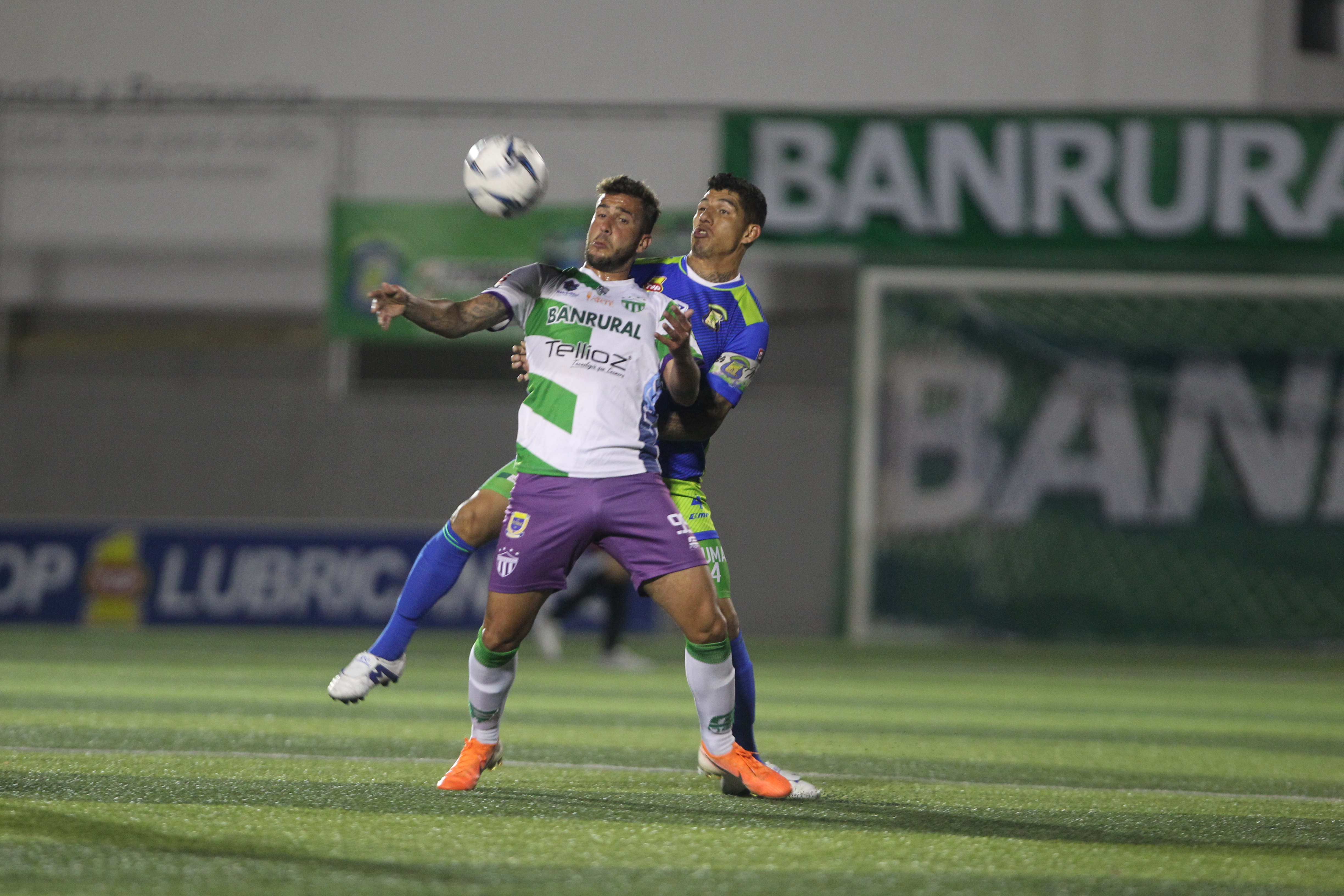 Los chicharroneros empatan y siguen complicando su situación en la tabla de la permanencia. (Foto Prensa Libre: Norvin Méndoza)