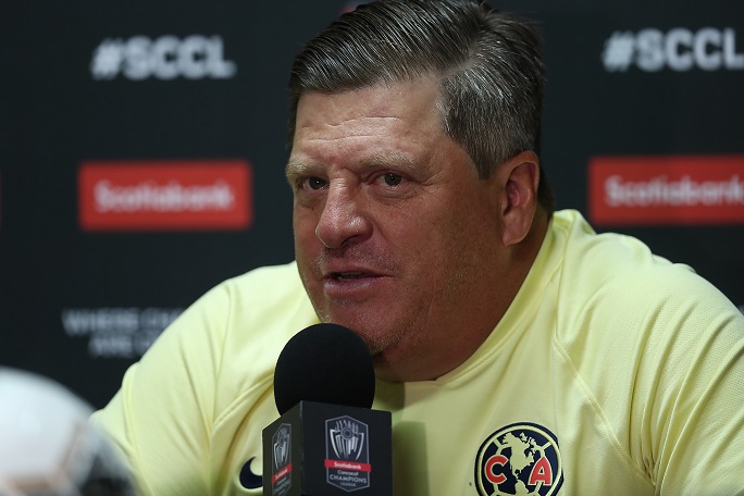 El entrenador mexicano Miguel Herrera espera salir victorioso del Doroteo Guamuch Flores. (Foto Prensa Libre: Norvin Mendoza)