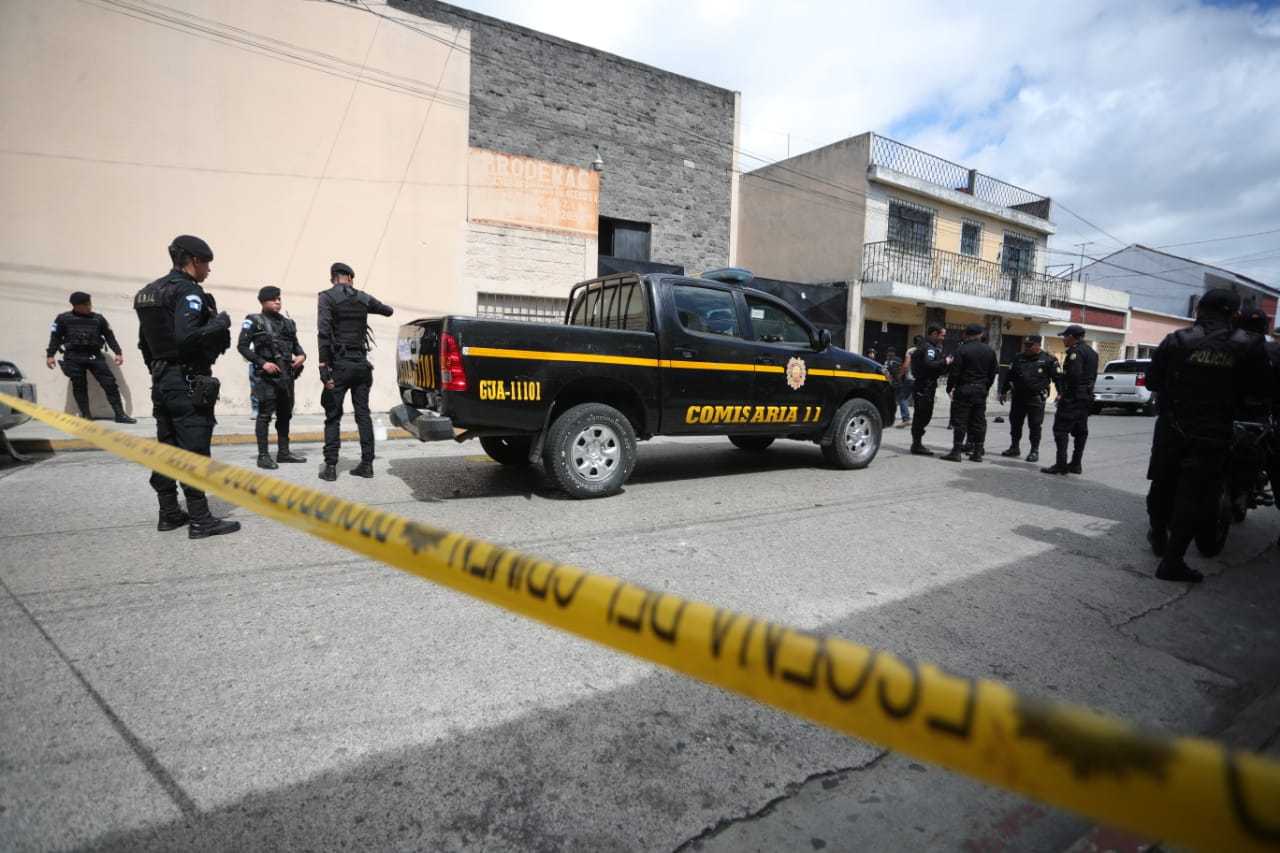 La sede de la DEIC fue atacada por desconocidos que luego fueron capturados. (Foto Prensa Libre: Carlos Hernández Ovalle)