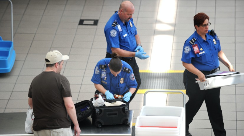 Ezequiel Almodóvar, de 39 años, trabajaba como agente migratorio en el aeropuerto internacional de Orlando Florida. (Prensa Libre: EFE)