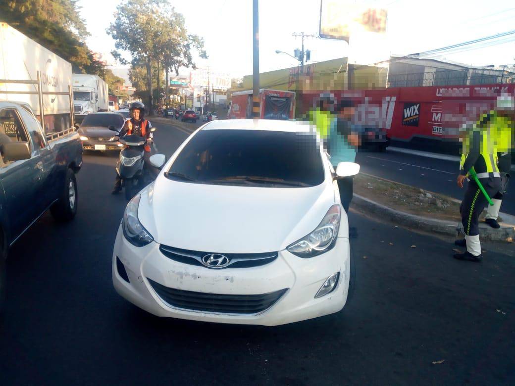 En este vehículo se conducía Emerson Daniel Domínguez Méndez. (Foto Prensa Libre: Cortesía)