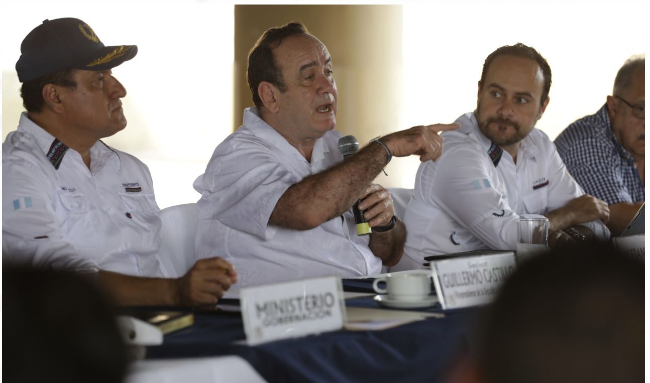 Alejandro Giammattei se reunió este sábado con el Gabinete para analizar la readecuación del presupuesto. (Foto Prensa Libre: Hemeroteca PL)