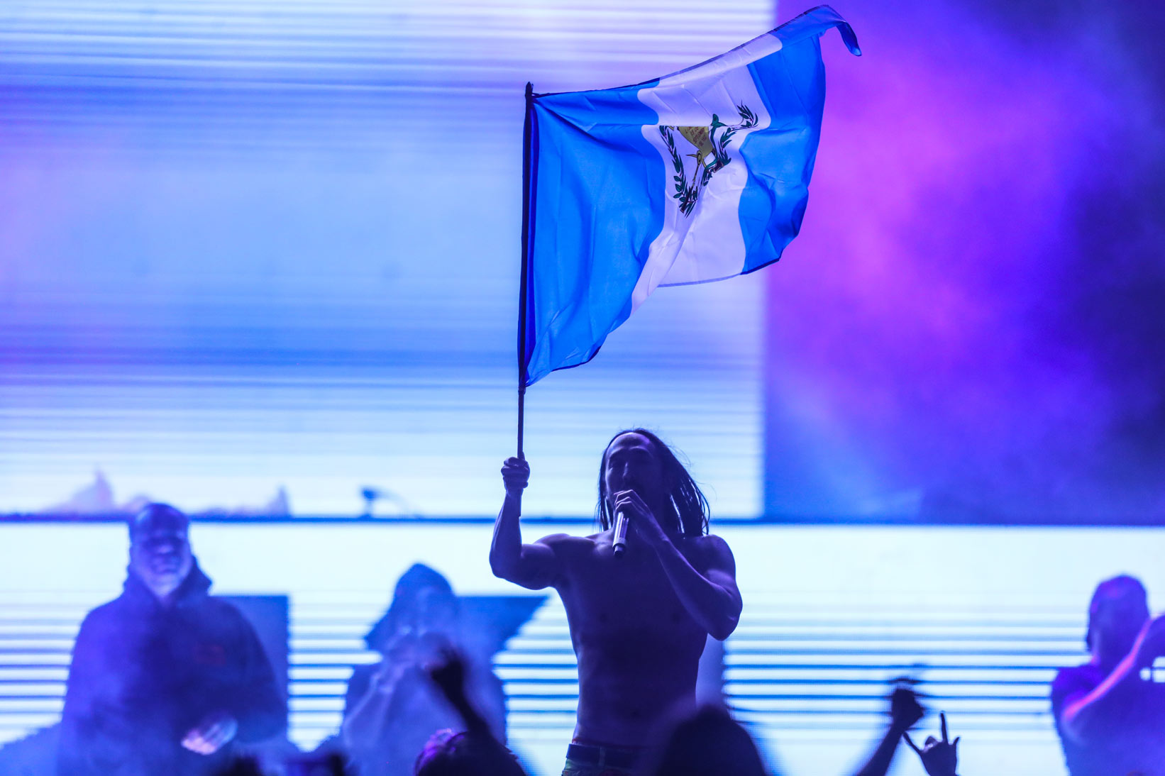 Steve Aoki agradeció el apoyo de sus seguidores guatemaltecos durante el concierto que dio en el Estadio del Ejército. (Foto Prensa Libre: Keneth Cruz)