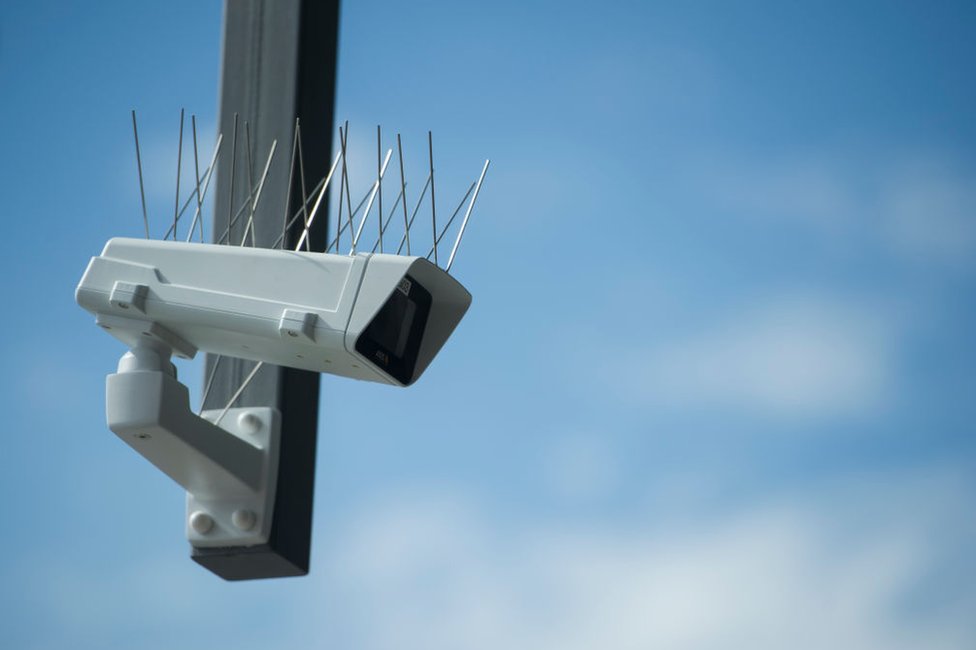 La videovigilancia ayuda a la policía a rastrear delincuentes, pero también podría tener efectos negativos sobre la actitud y el comportamiento de las personas. Foto:Getty Images