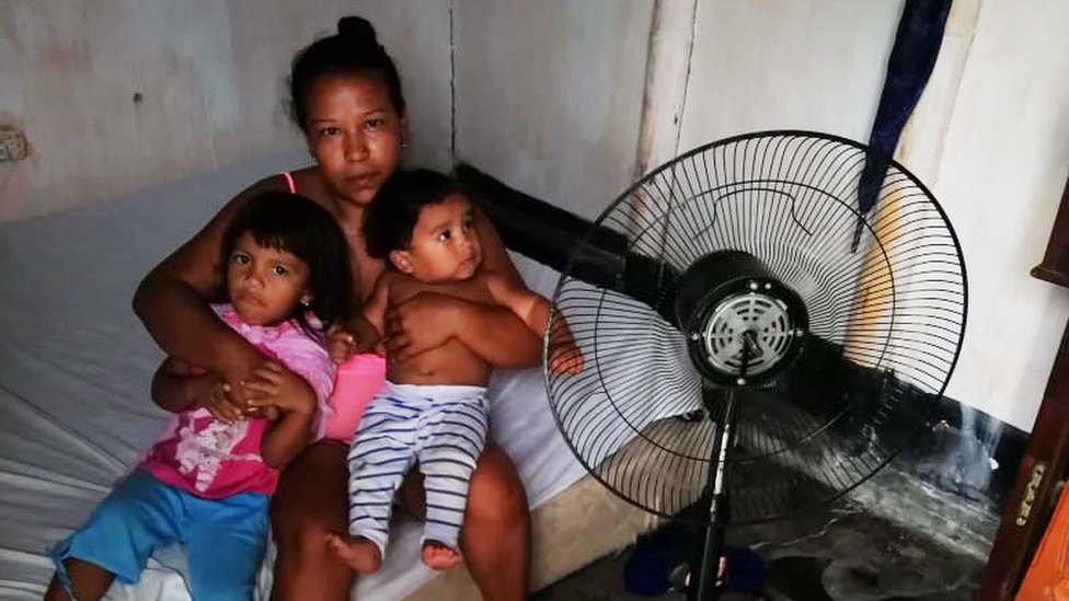 Noelia Flores vive el día a día y le preocupa cómo conseguir comida para su familia durante la cuarentena. (Foto Prensa Libre: BBC)