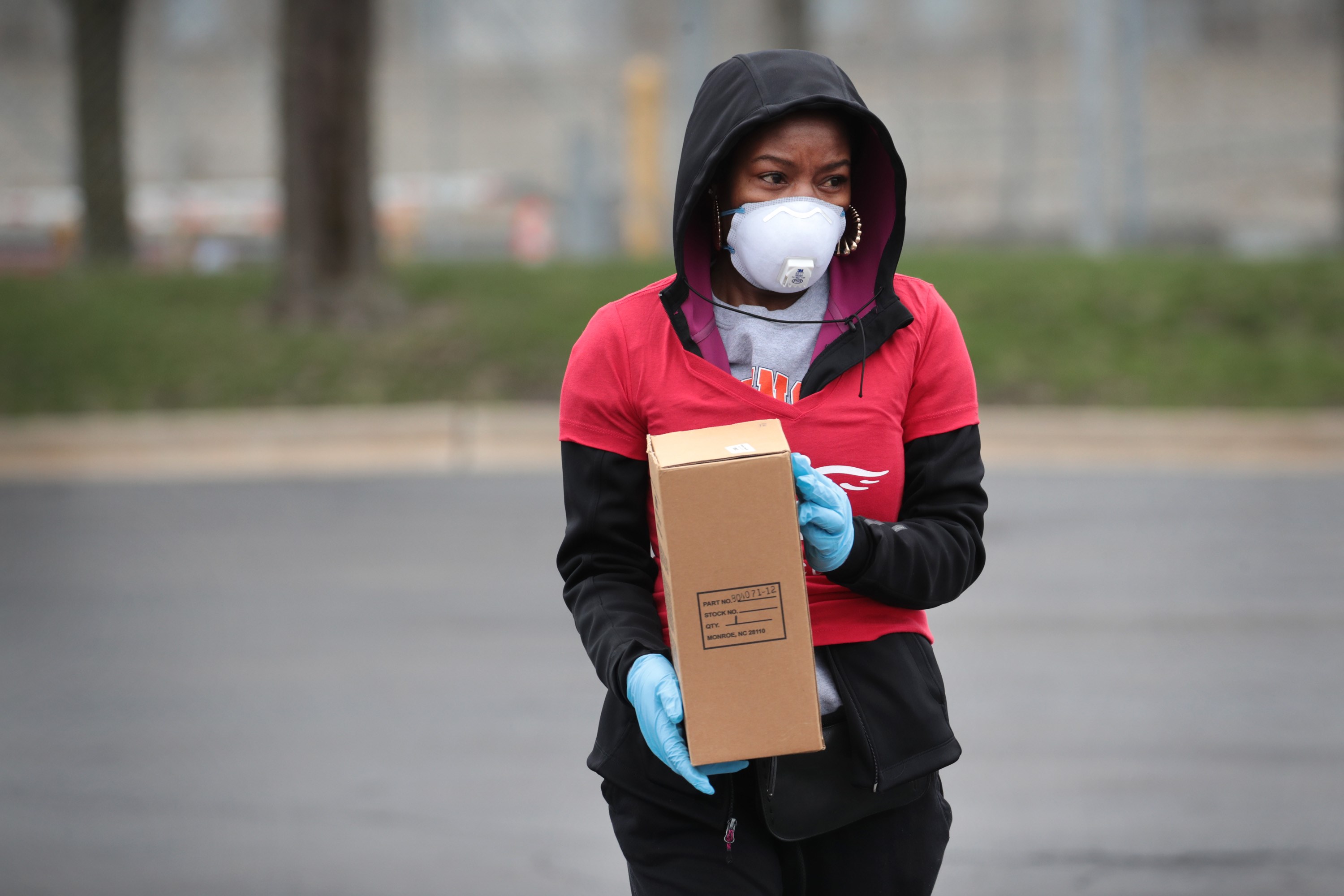 Los jóvenes no están libres de contagiarse del coronavirus. (Foto Prensa Libre: AFP)