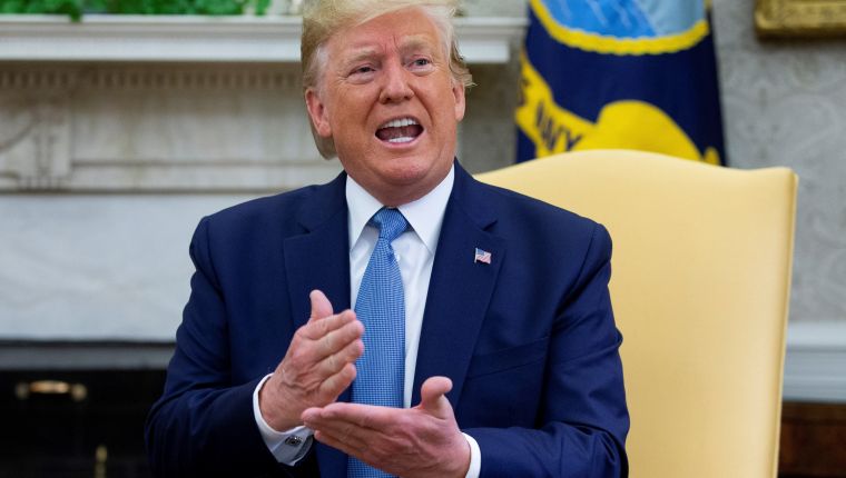 Washington (United States), 22/07/2019.- US President Donald J. Trump delivers remarks to members of the news media, during a meeting with Prime Minister of Pakistan Imran Khan (unseen) in the Oval Office of the White House in Washington, DC, USA, 22 July 2019. The two leaders discussed regional security issues and economic support. (Lanzamiento de disco, Estados Unidos) EFE/EPA/MICHAEL REYNOLDS / POOL