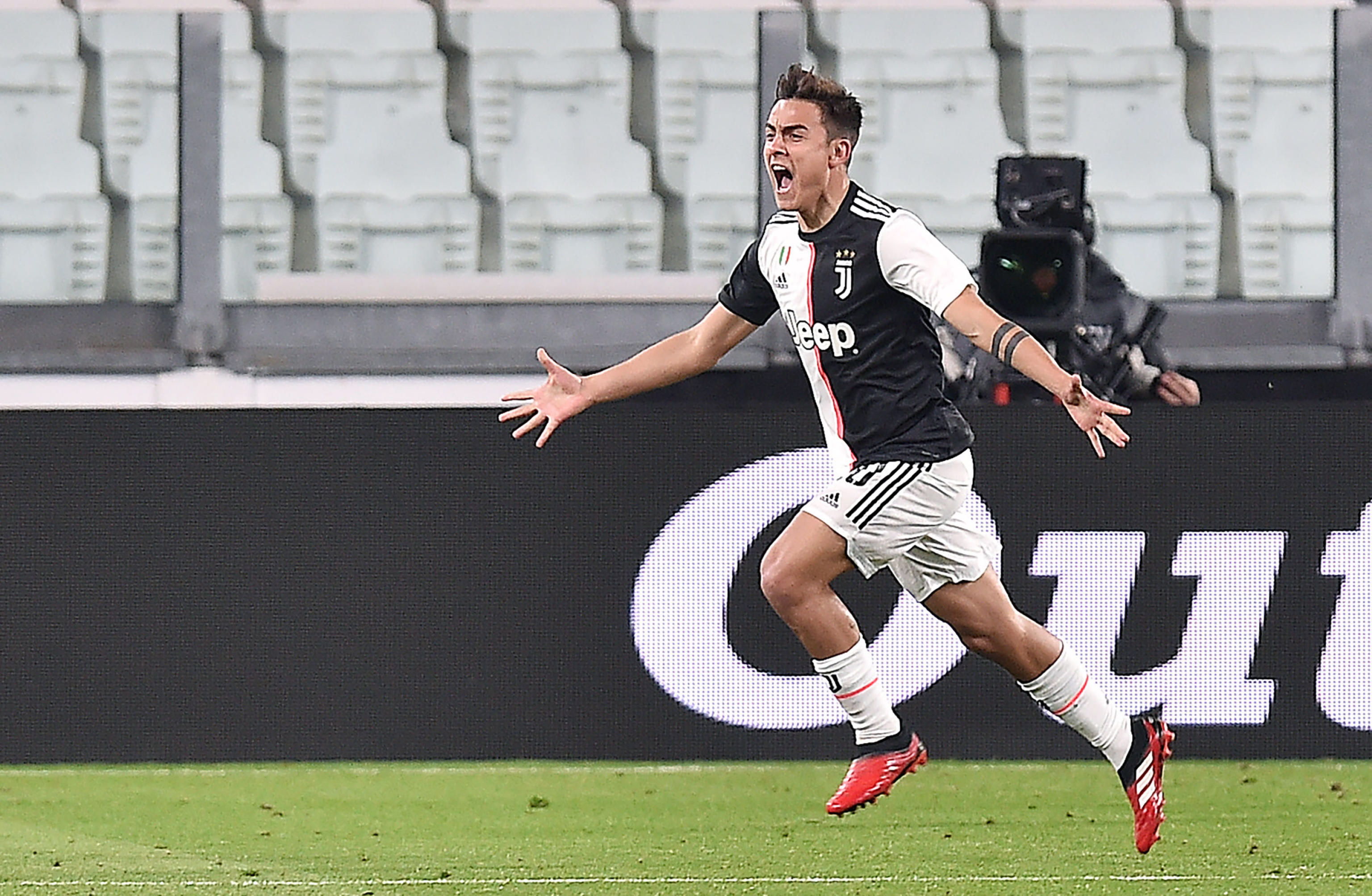 Paulo Dybala, jugador del Juventus, se mantiene aislado luego que el defensa Daniele Rugani diera positivo. (Foto Prensa Libre: EFE)