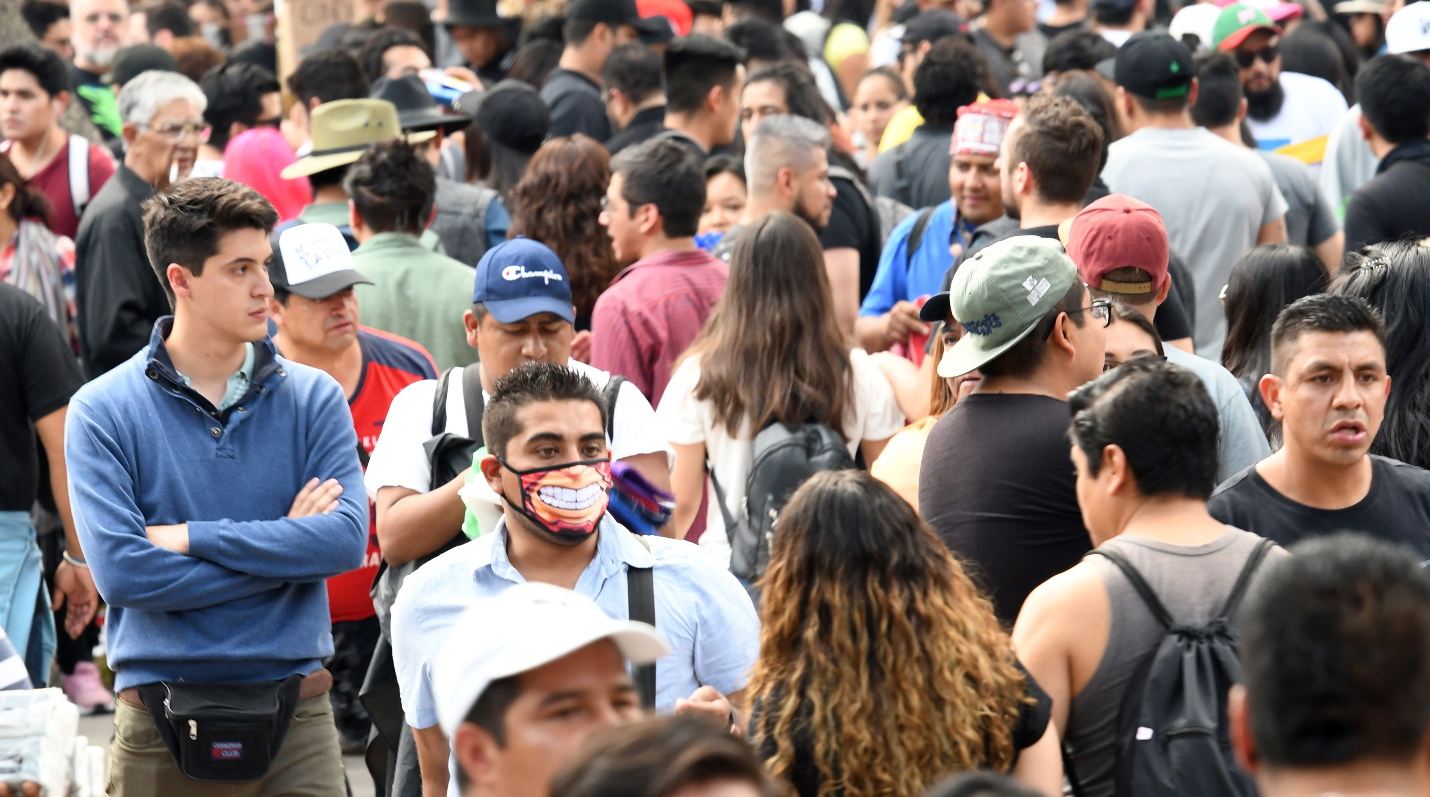 Para evitar la cadena de transmisión del coronavirus, guardar el aislamiento es también una obligación para los jóvenes. Foto archivo: EFE