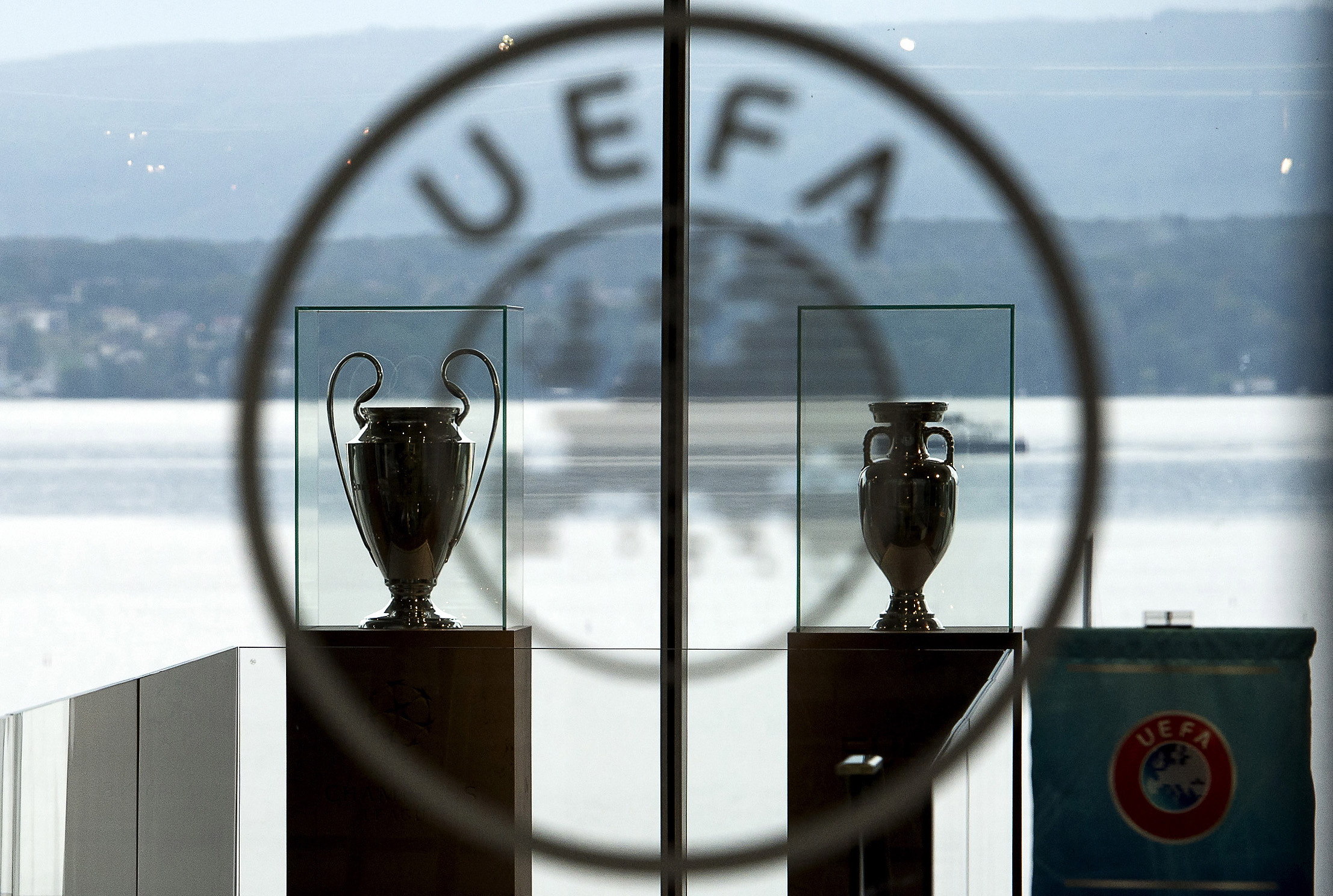 Según la Uefa la Eurocopa y Liga de Naciones sigue en pie para disputarse. (Foto Prensa Libre: EFE)