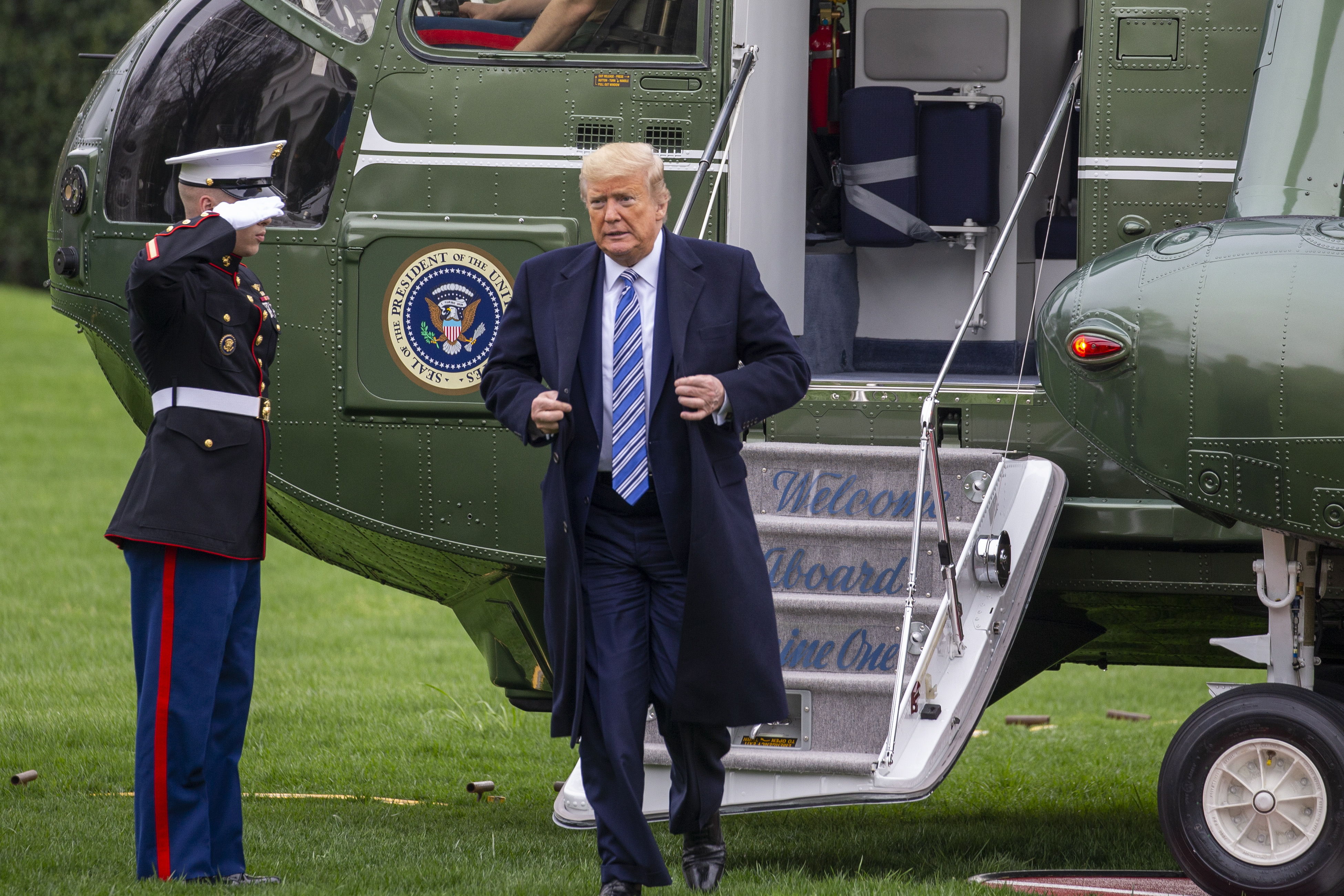 El presidente Donald  Trump Analiza imponer una cuarentena en Nueva York por el coronavirus. (Foto Prensa Libre: EFE).