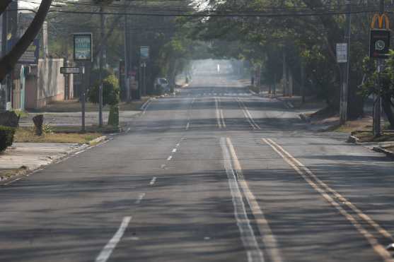 En marzo del 2020 se implementaron medidas restrictivas para evitar contagios y cayó el consumo de gasolinas y diésel. (Foto Prensa Libre: Hemeroteca) 