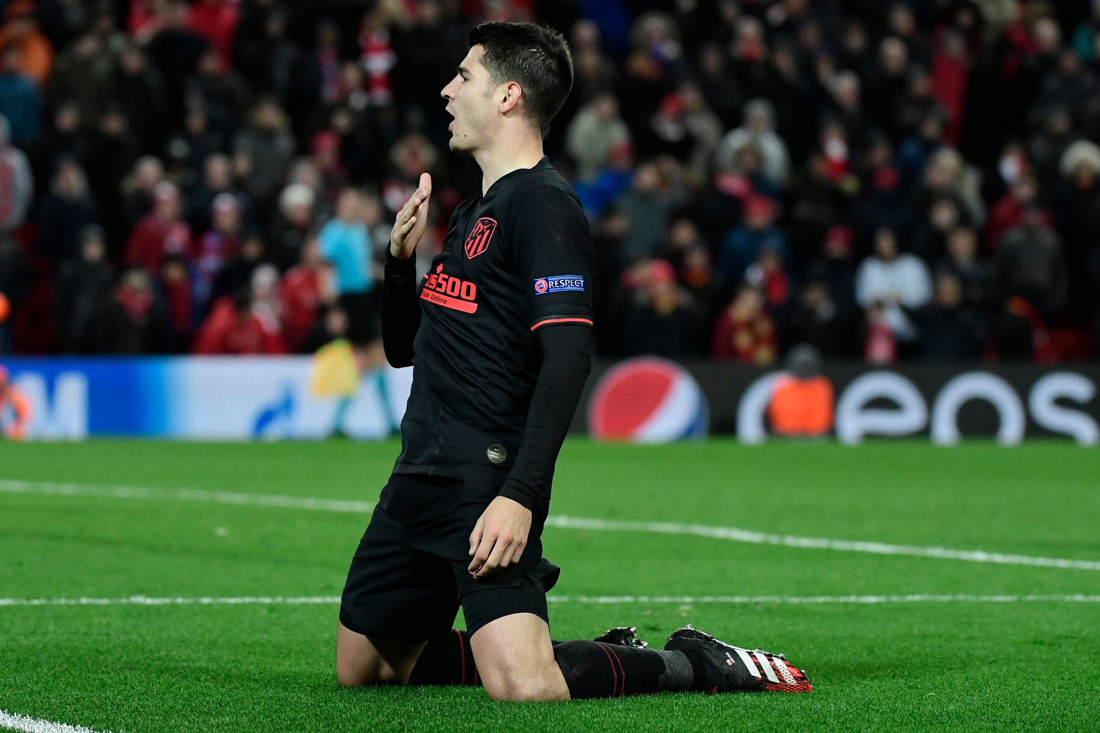 El delantero del Atlético de Madrid siempre ha mostrado su amor por el equipo. (Foto Prensa Libre: AFP)