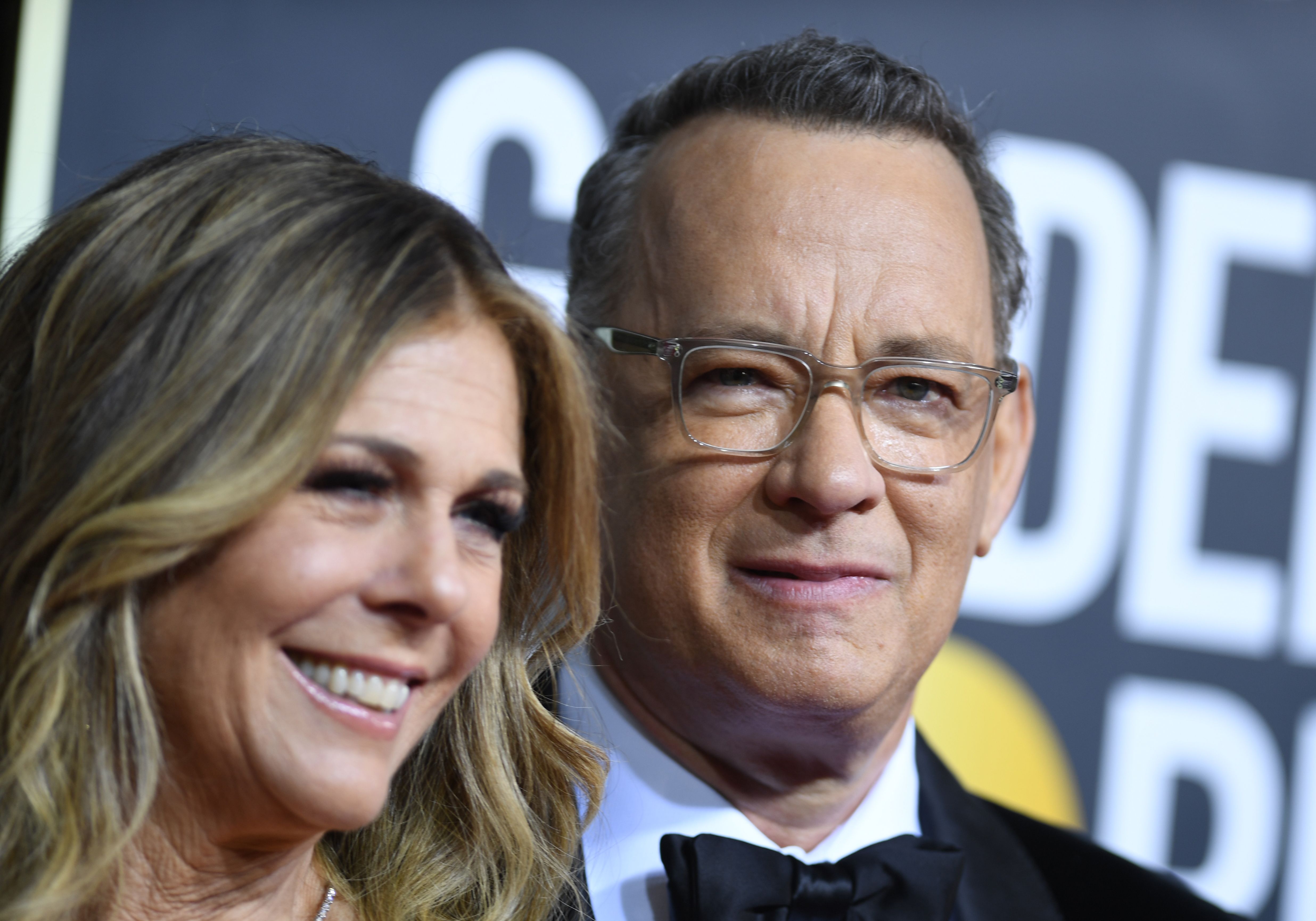 La pareja Tom Hanks y Rita Wilson se contagiaron de coronavirus en Australia y actualmente permanecen aislados. (Foto Prensa Libre: AFP)