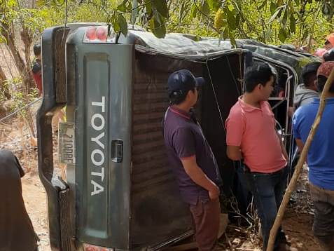 Entre los heridos hay cuatro niños que fueron trasladados al Hospital Nacional de Quiché. (Foto Prensa Libre: Héctor Cordero)