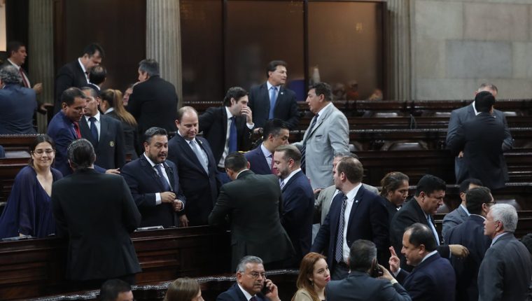 Aún siguen las disputas en los bloques legislativos. (Foto Prensa Libre: Érick Ávila)