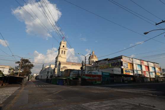 El crucero de la sexta avenida y 18 calle, zona 1, es un lugar que a las cinco de la tarde ve pasar a cientos de personas que regresan a sus hogares. Foto Prensa Libre: Óscar Rivas