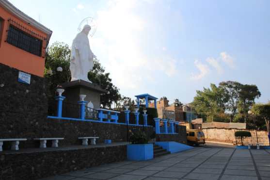 El mirador de la Virgen en Mixco  es un lugar de concentración de vecinos y turistas. Foto Prensa Libre: Byron García