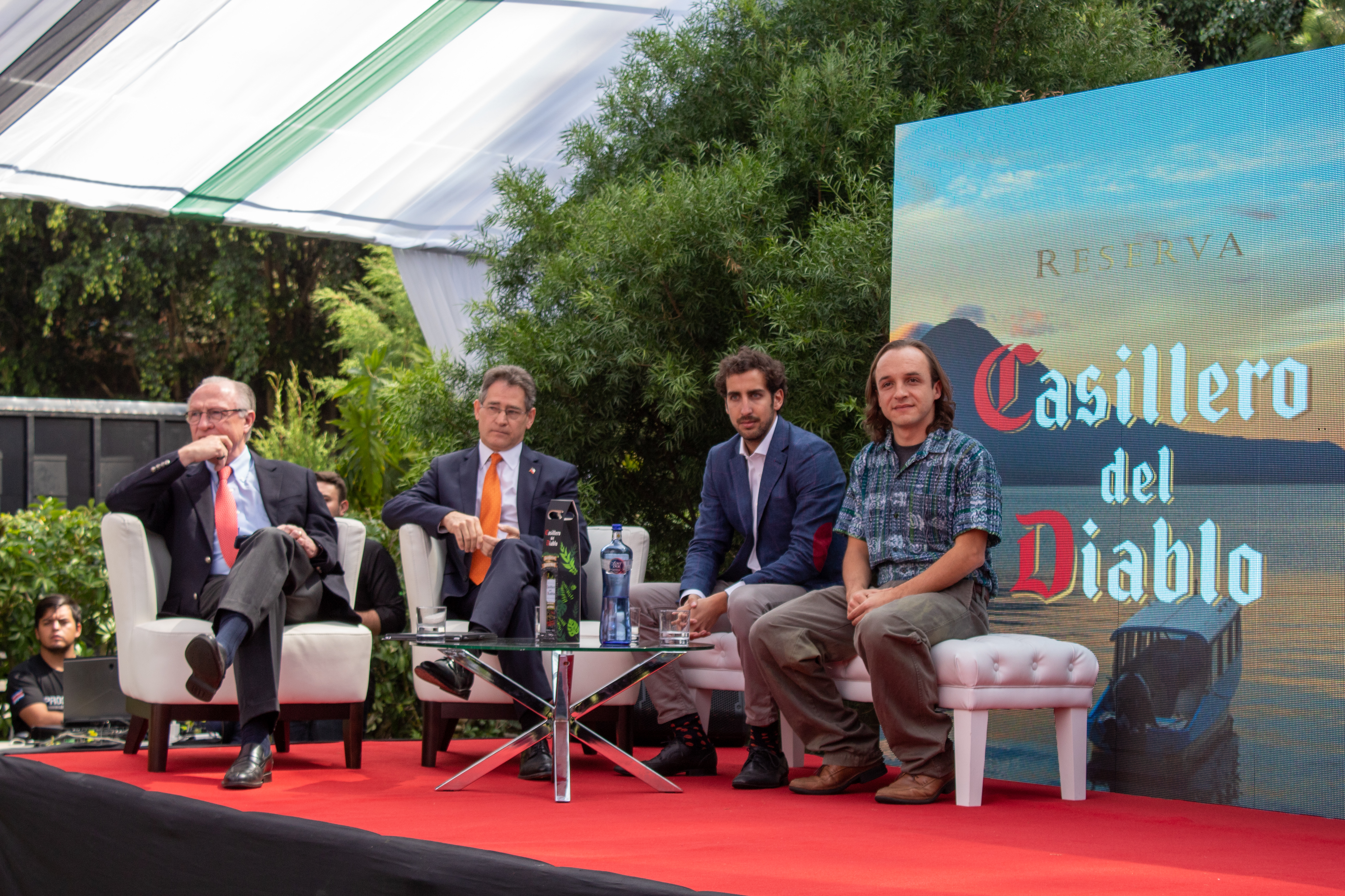 Directivos de Distribuidora Marte y Concha y Toro en la presentación de la Edición Especial de Casillero del Diablo. Foto Prensa Libre: Cortesía