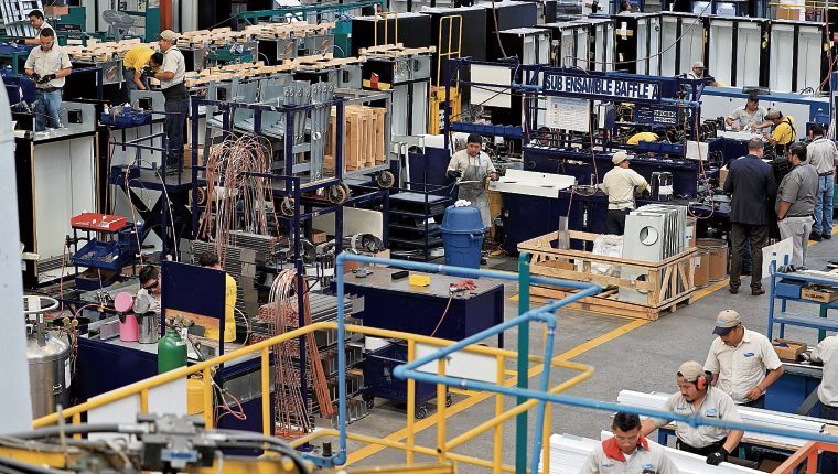 Las actividades laborales, incluyendo las industriales quedan suspendidas del martes 17 al martes 31 de marzo. (Foto, Prensa Libre: Hemroteca PL). 