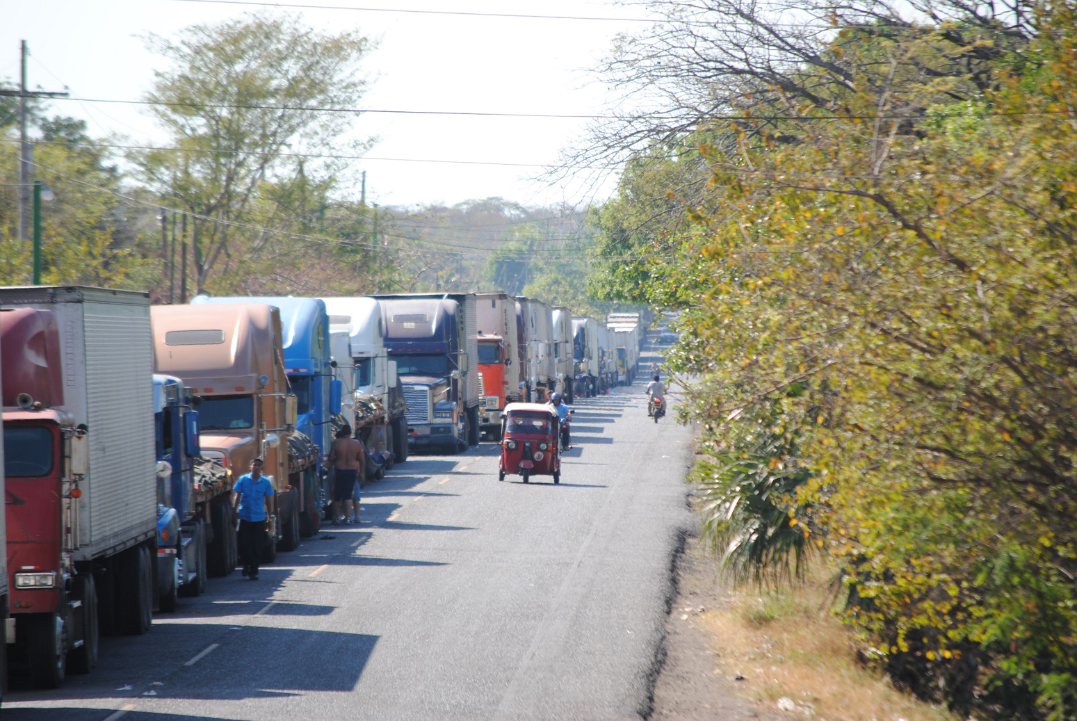 El comercio terrestre podría ser, a consideración de Asíes, uno de los puntos a retomar pasada la crisis del covid-19. (Foto: Prensa Libre: Hemeroteca)  