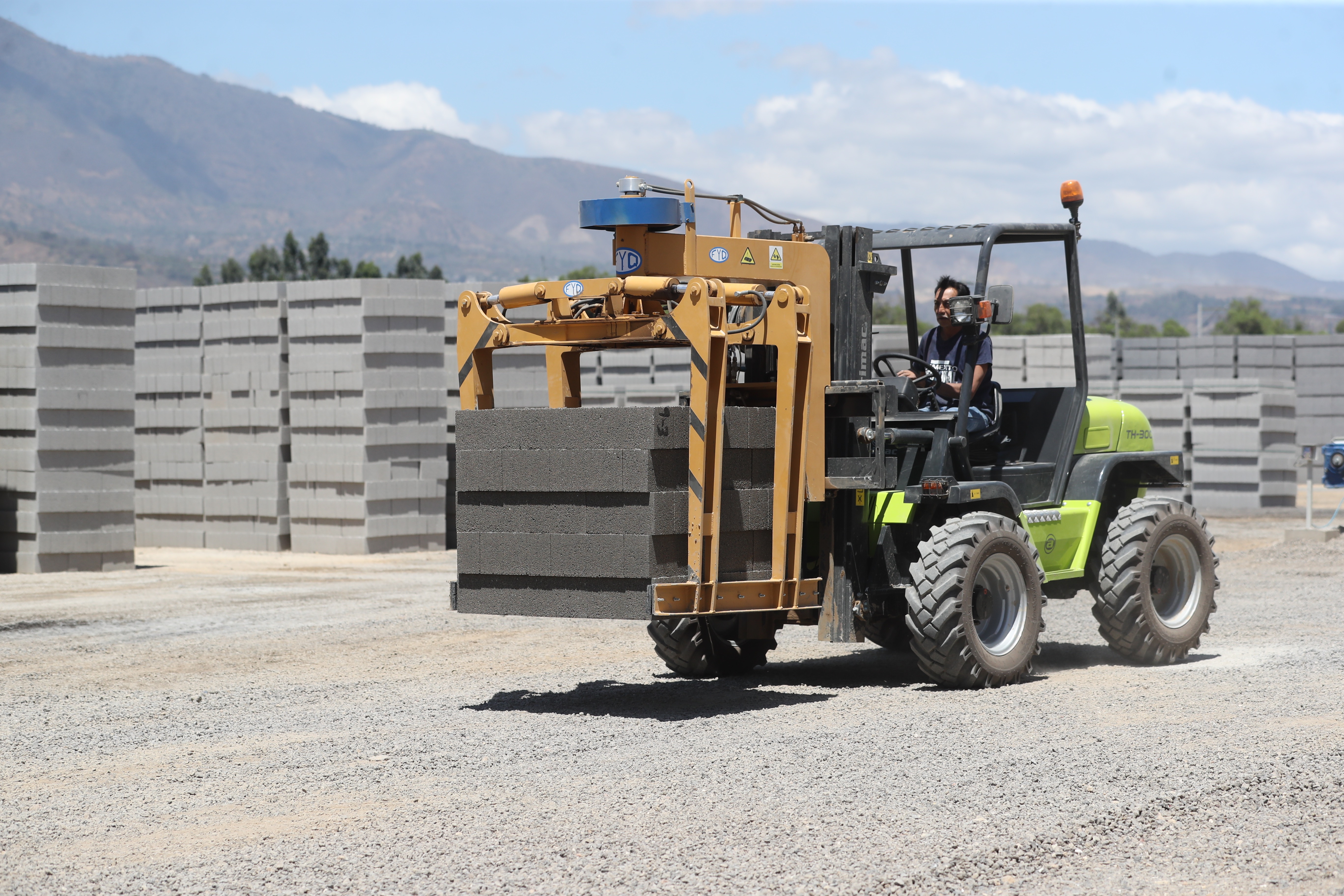 El volumen de ventas de materiales de construcción aumentó 40% por la incidencia de las remesas familiares, se expuso en foro. (Foto Prensa Libre: Hemeroteca) 