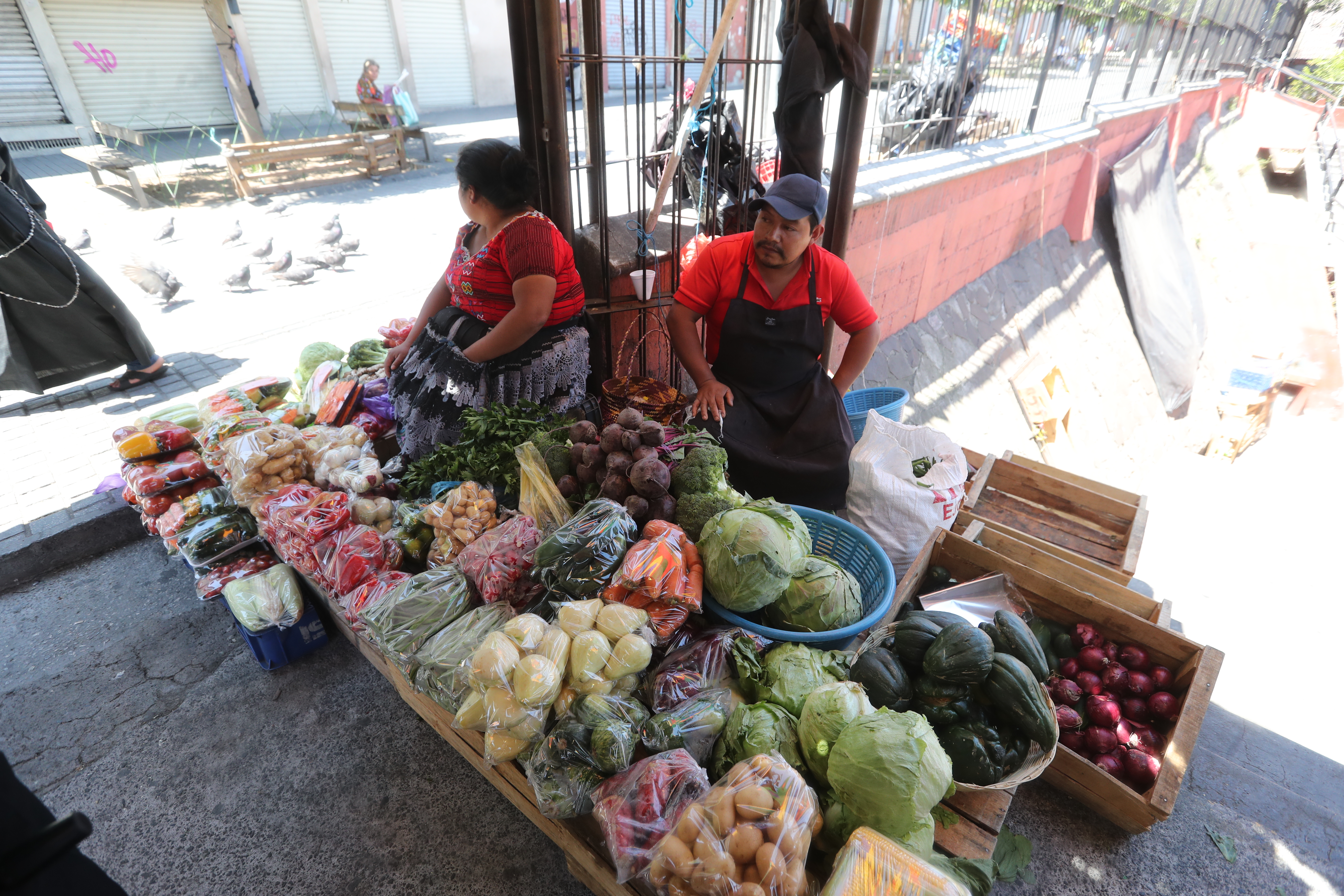 Vendedores ambulantes  en la zona 1, les a bajado sus ventas debido al toque de queda por lo del Coronavirus


Fotografa. Erick Avila:                   26/03/2020