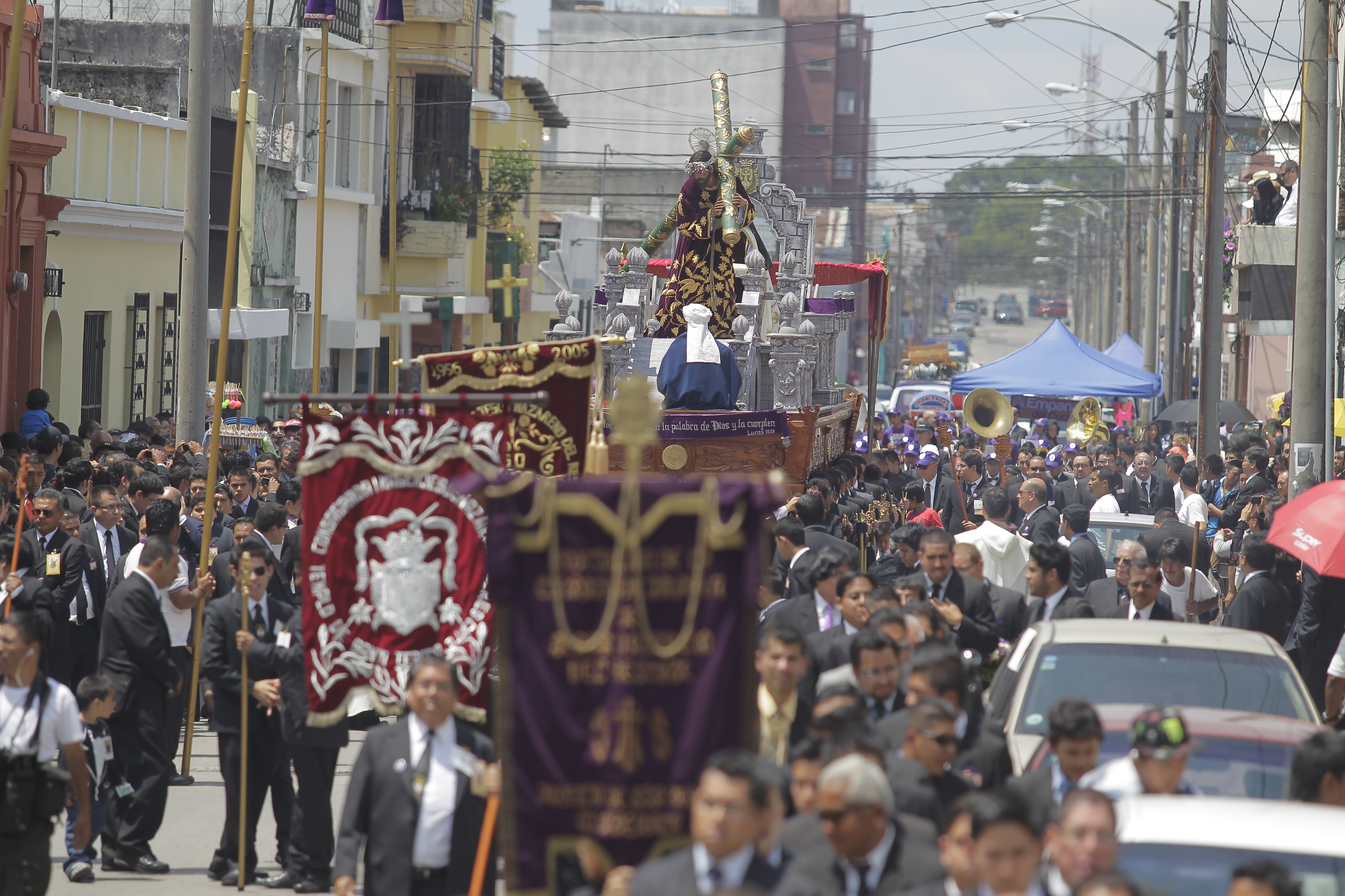 Hasta el momento, los cortejos procesionales podrán continuar como estaban programados según el Gobierno de Guatemala. (Foto Prensa Libre: Hemeroteca)