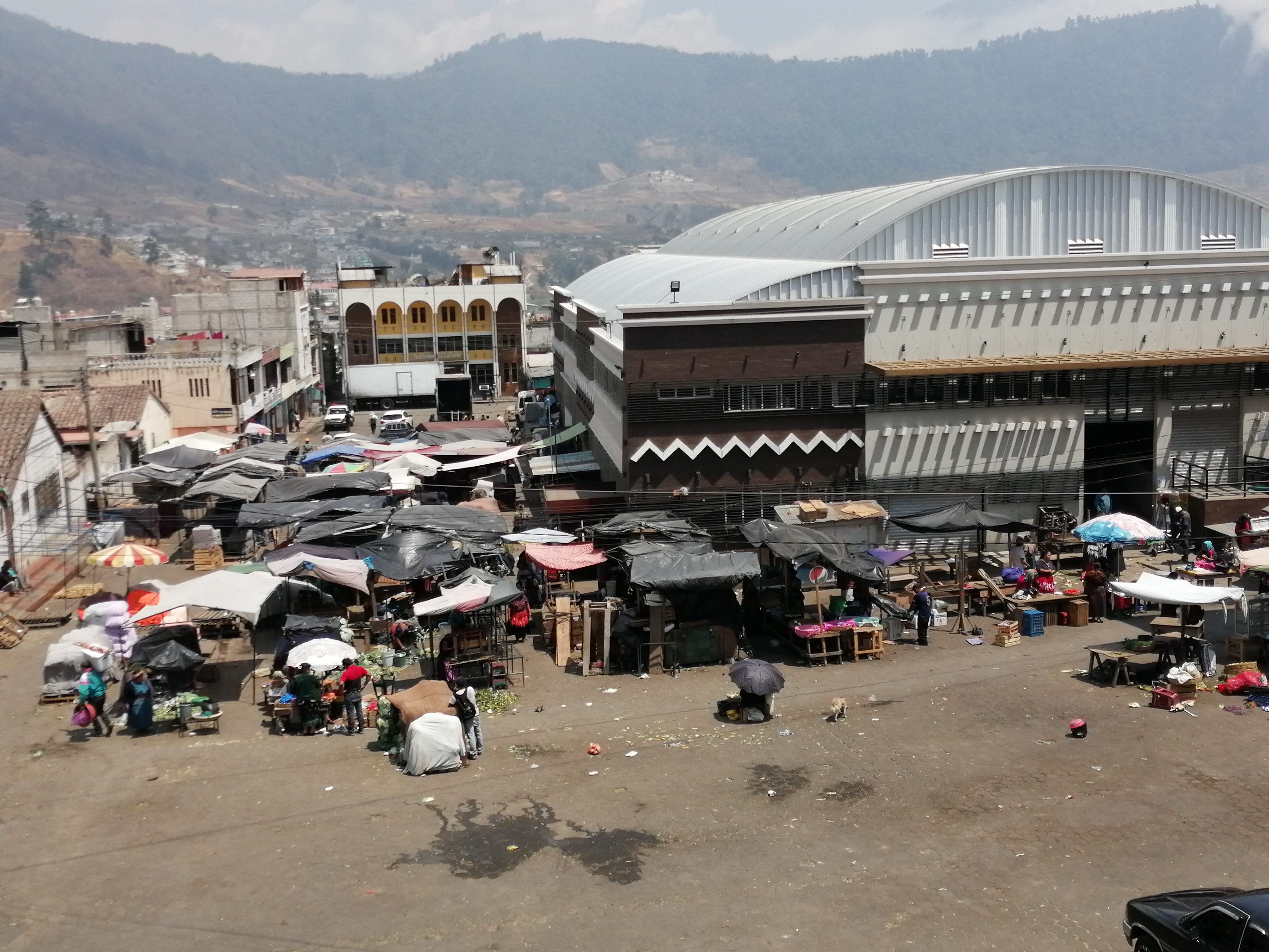 La plaza de Almolonga se caracteriza por la venta de hortalizas. (Foto Prensa Libre: María Longo) 