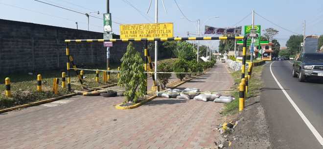 En San Martín Zapotitlan, Retalhuleu, cerraron las calles principales. Foto Prensa Libre: Rolando Miranda