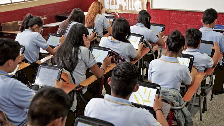 El Congreso legisló para que los padres tengan facilidades para pagar las colegiaturas, como consecuencia de los efectos del nuevo coronavirus. (Foto Prensa Libre: Hemeroteca PL)