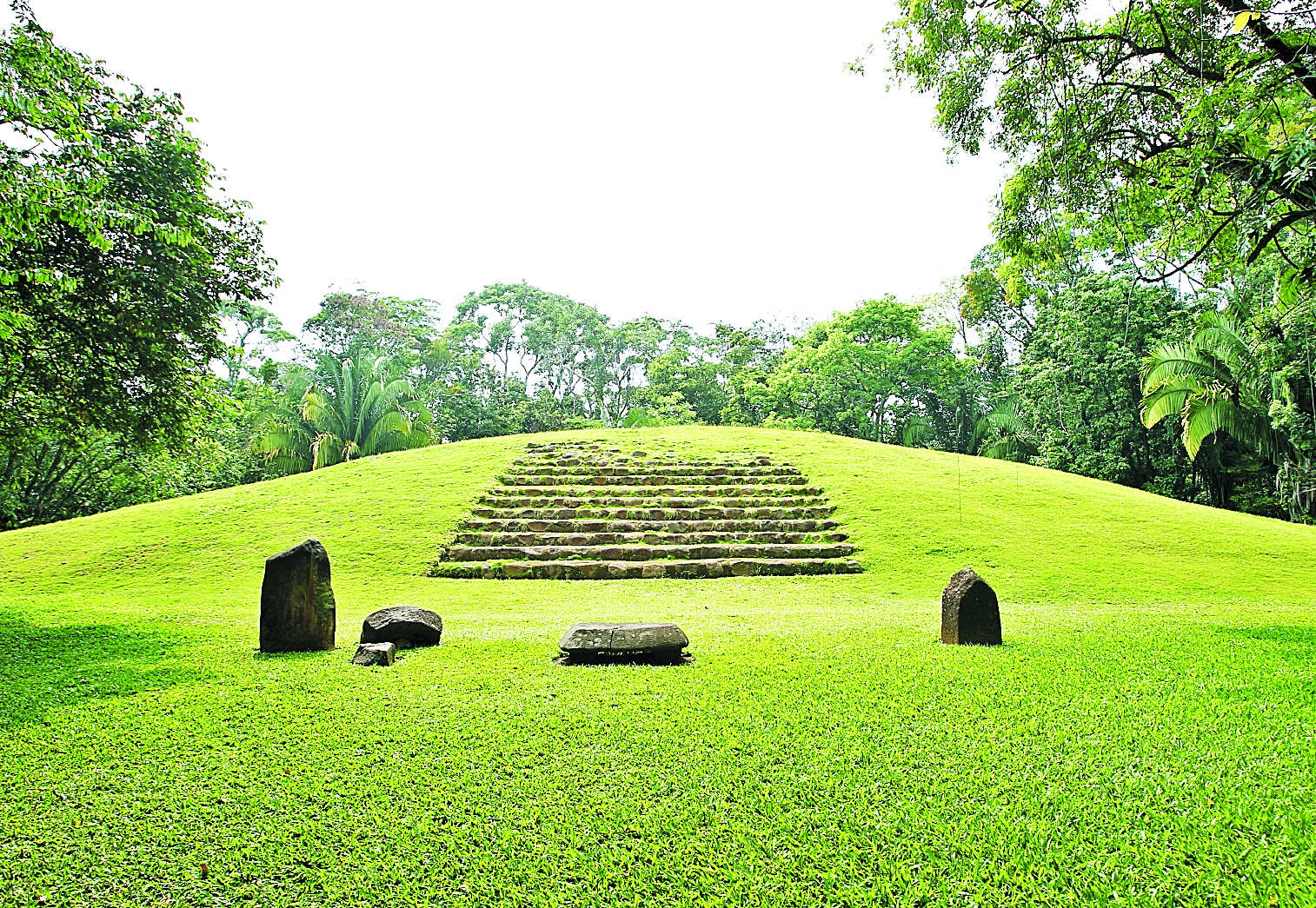 Vista general del sitio sagrado Tak'alik Ab'aj, ubicado en el Asintal Retalhuleu.

(Foto Prensa Libre: Lucía Mayorga)