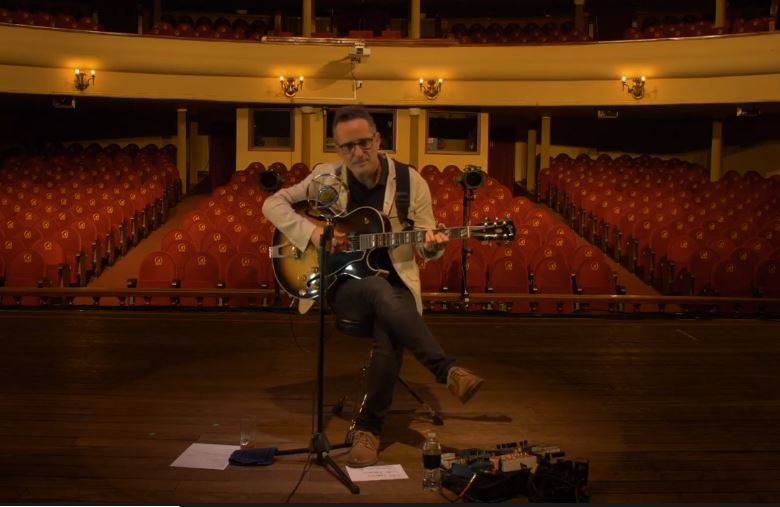 Jorge Drexler ofreció un concierto virtual en Costa Rica tras la cancelación de eventos masivos por el coronavirus. (Foto Prensa Libre: captura de pantalla)