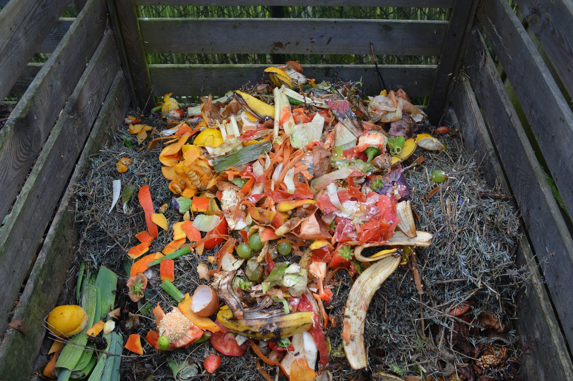 Hacer compost en casa es una forma de enseñar a los más pequeños a reciclar. 