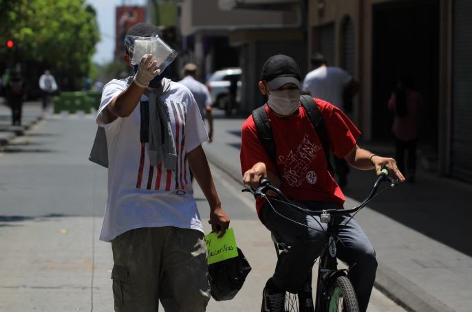 La recomendación de las autoridades de Salud es utilizar mascarilla. (Foto Prensa Libre: Hemeroteca PL)