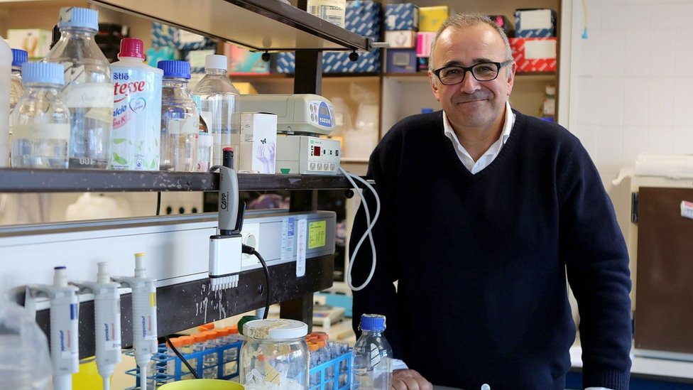 Ignacio López-Goñi en el laboratorio. (Foto Prensa Libre: cortesía Ignacio López-Goñi)