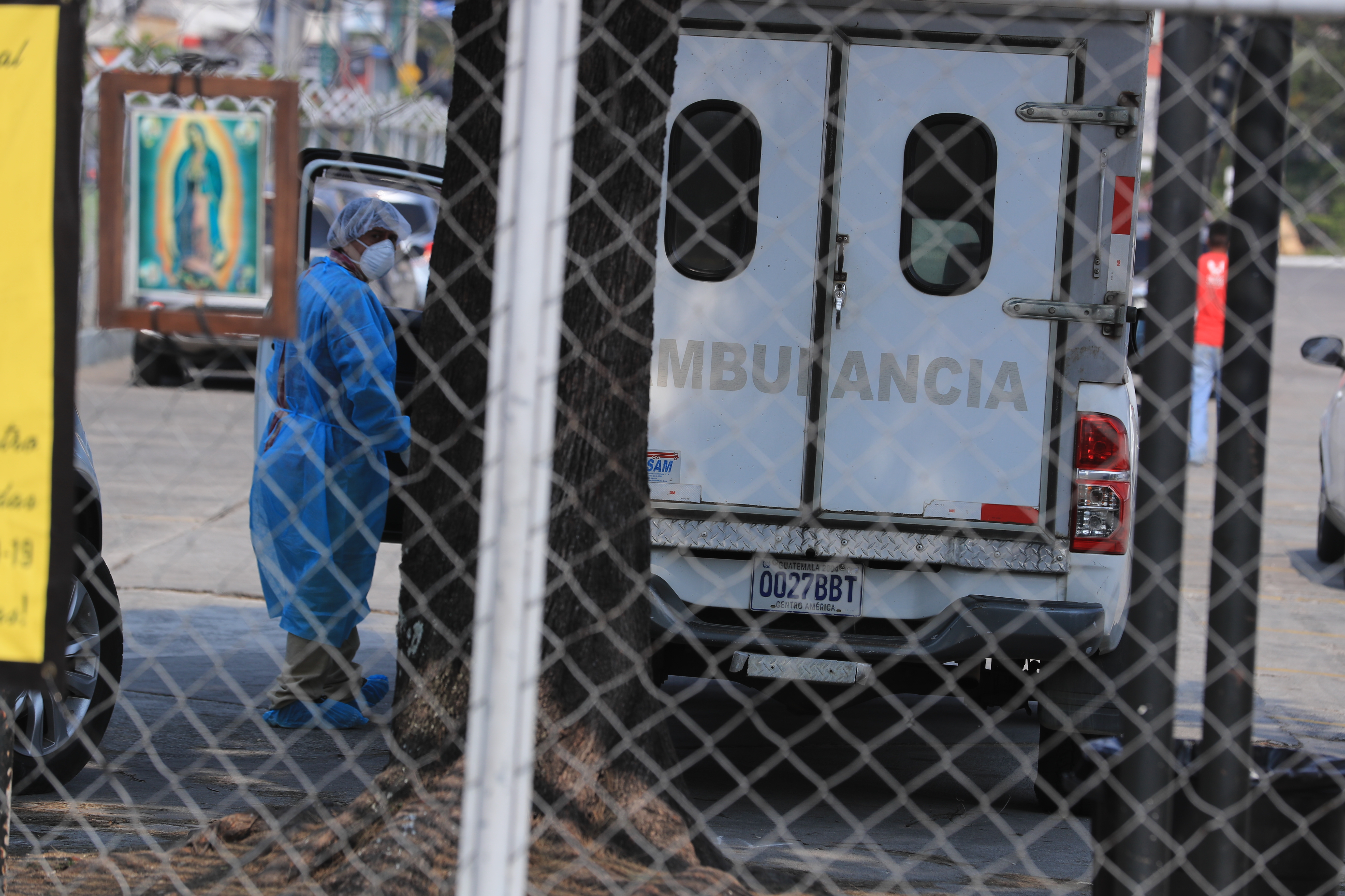 Médicos de hospitales para pacientes con coronavirus han manifestado carencias de equipo. (Foto HemerotecaPL)